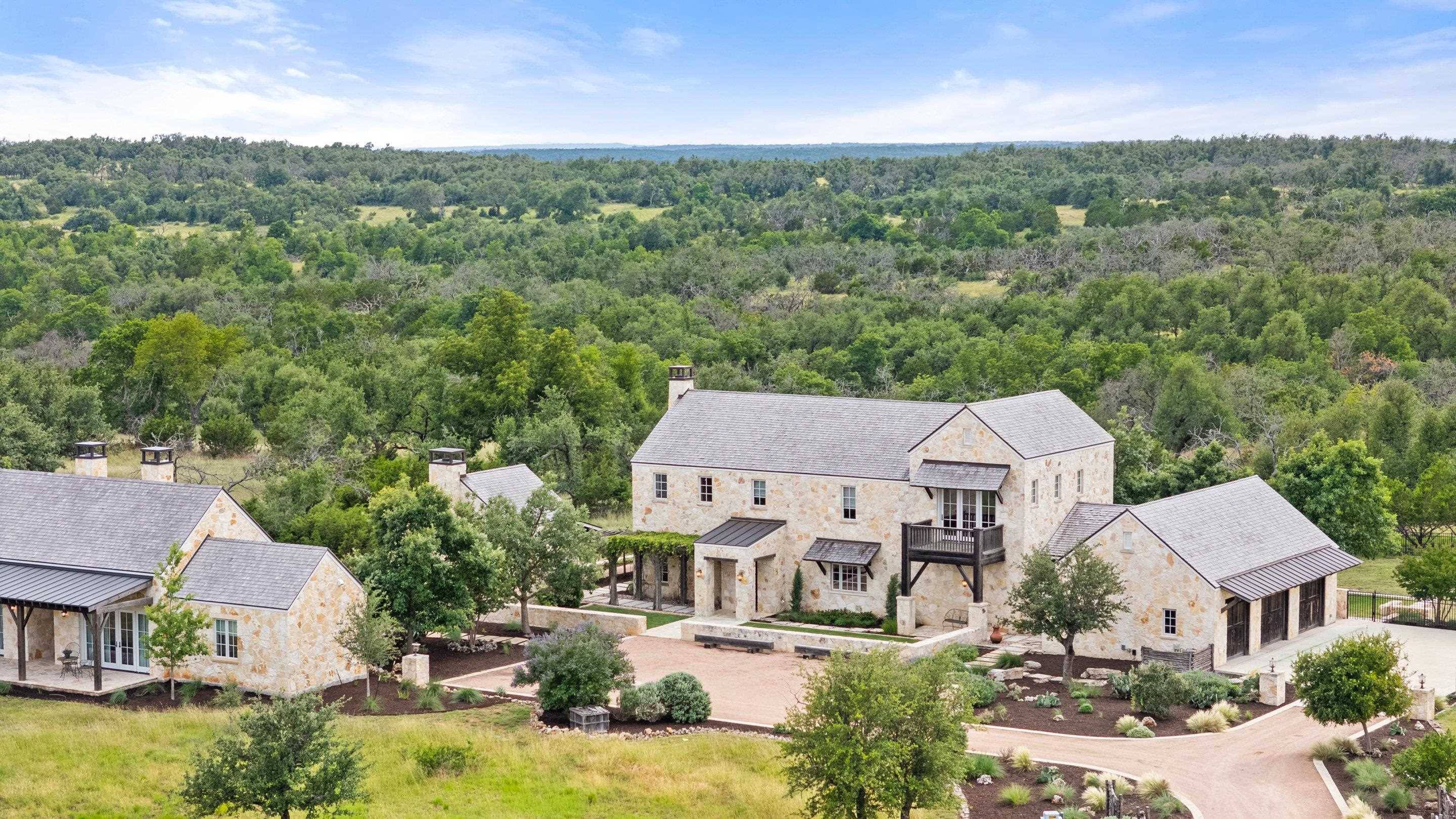 2194 Boot Ranch CIR, Fredericksburg, TX 78624