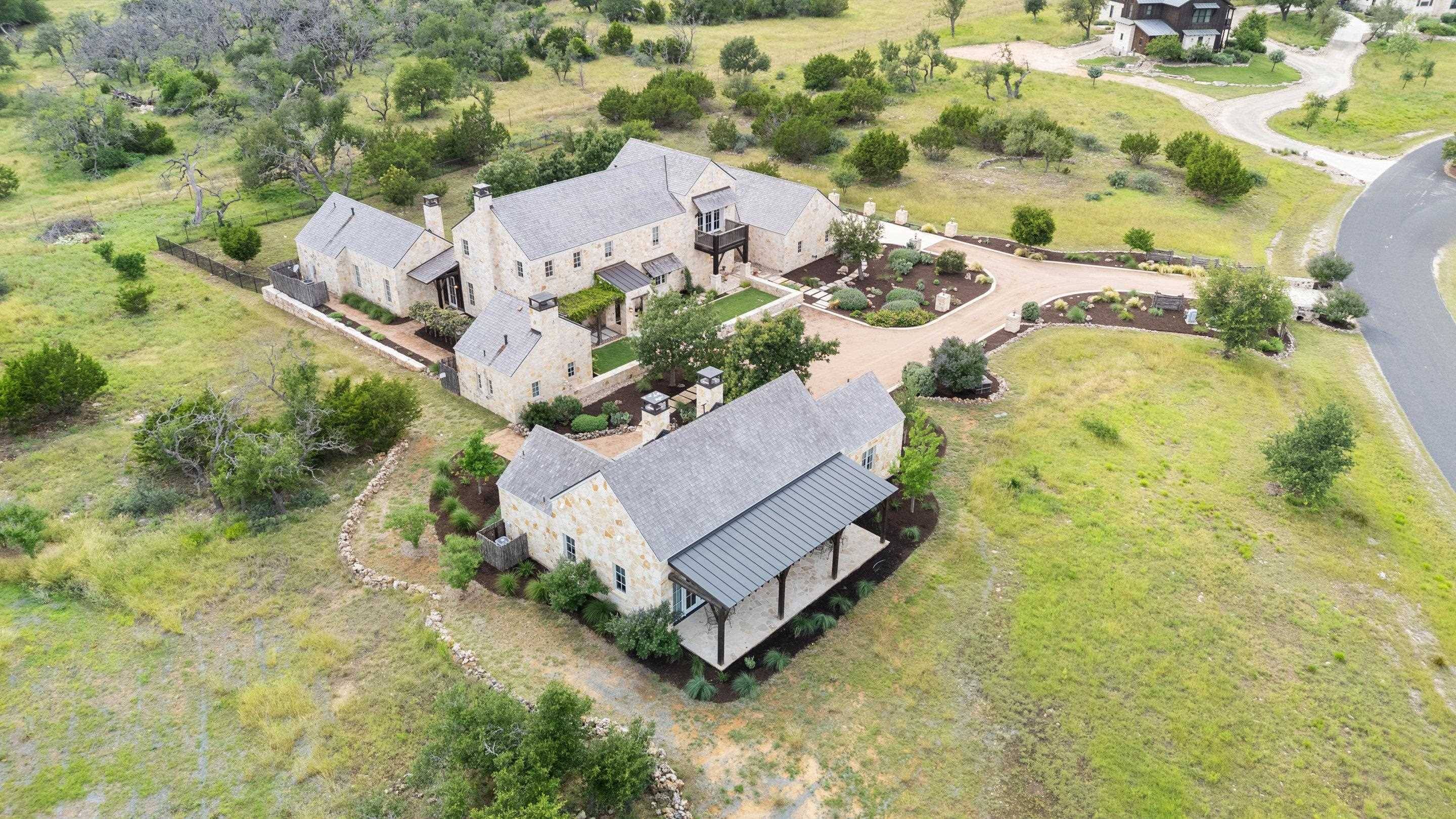 2194 Boot Ranch CIR, Fredericksburg, TX 78624