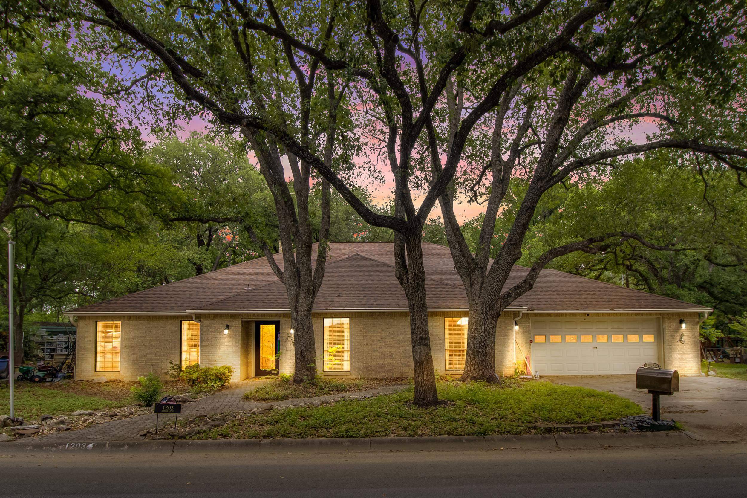 1203 Arbor LN, Marble Falls, TX 78654