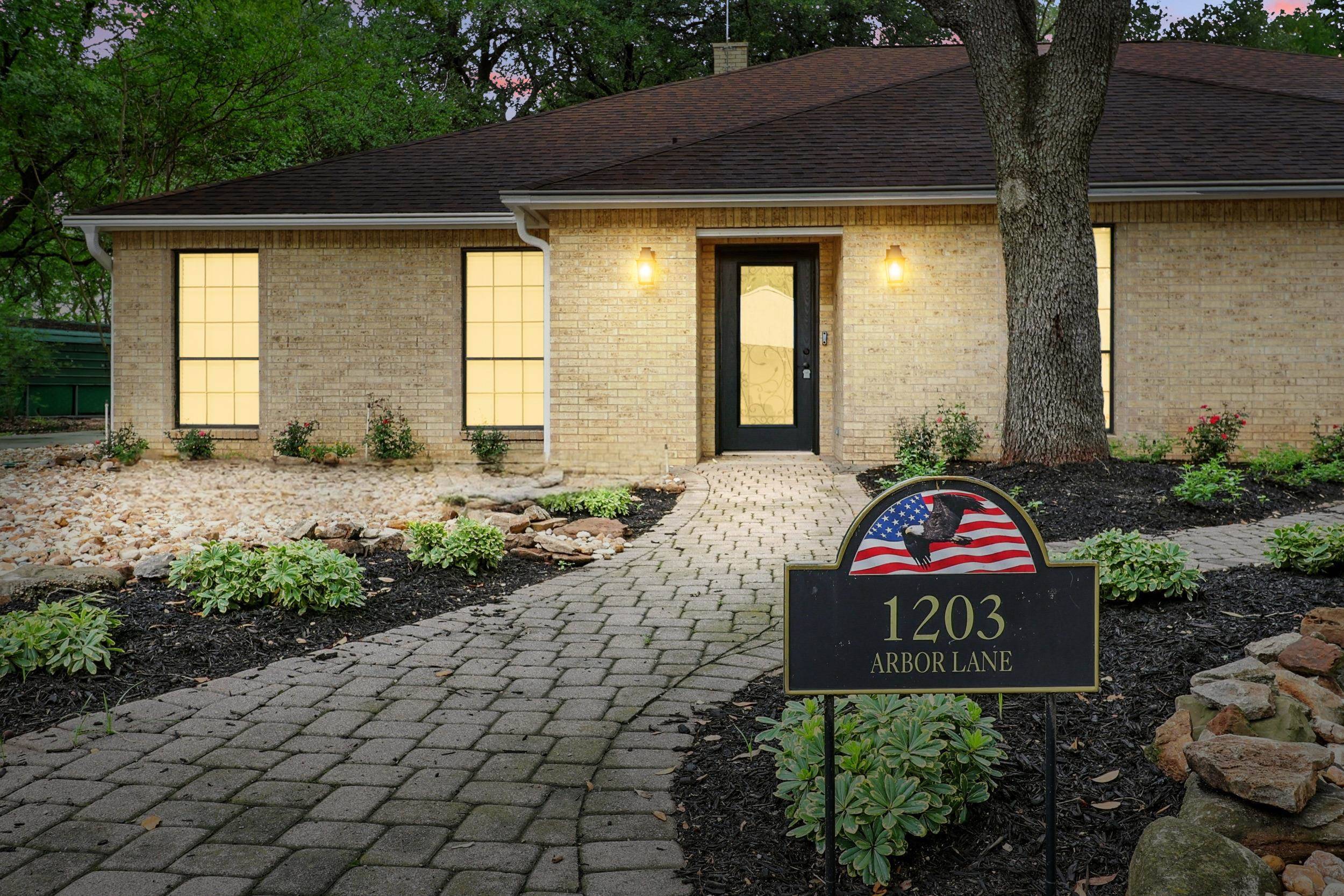 1203 Arbor LN, Marble Falls, TX 78654