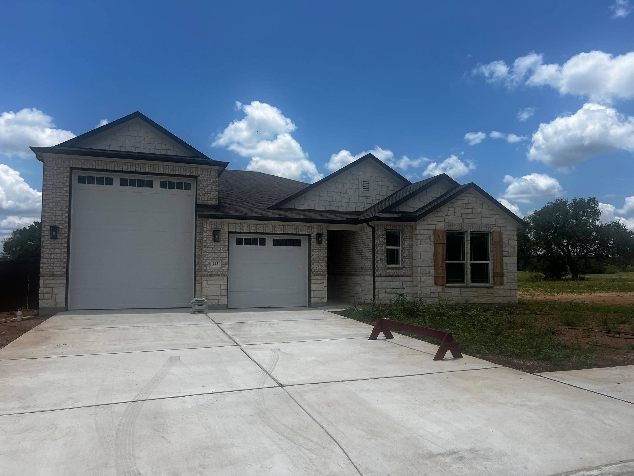225 Firethorn RD, Marble Falls, TX 78654