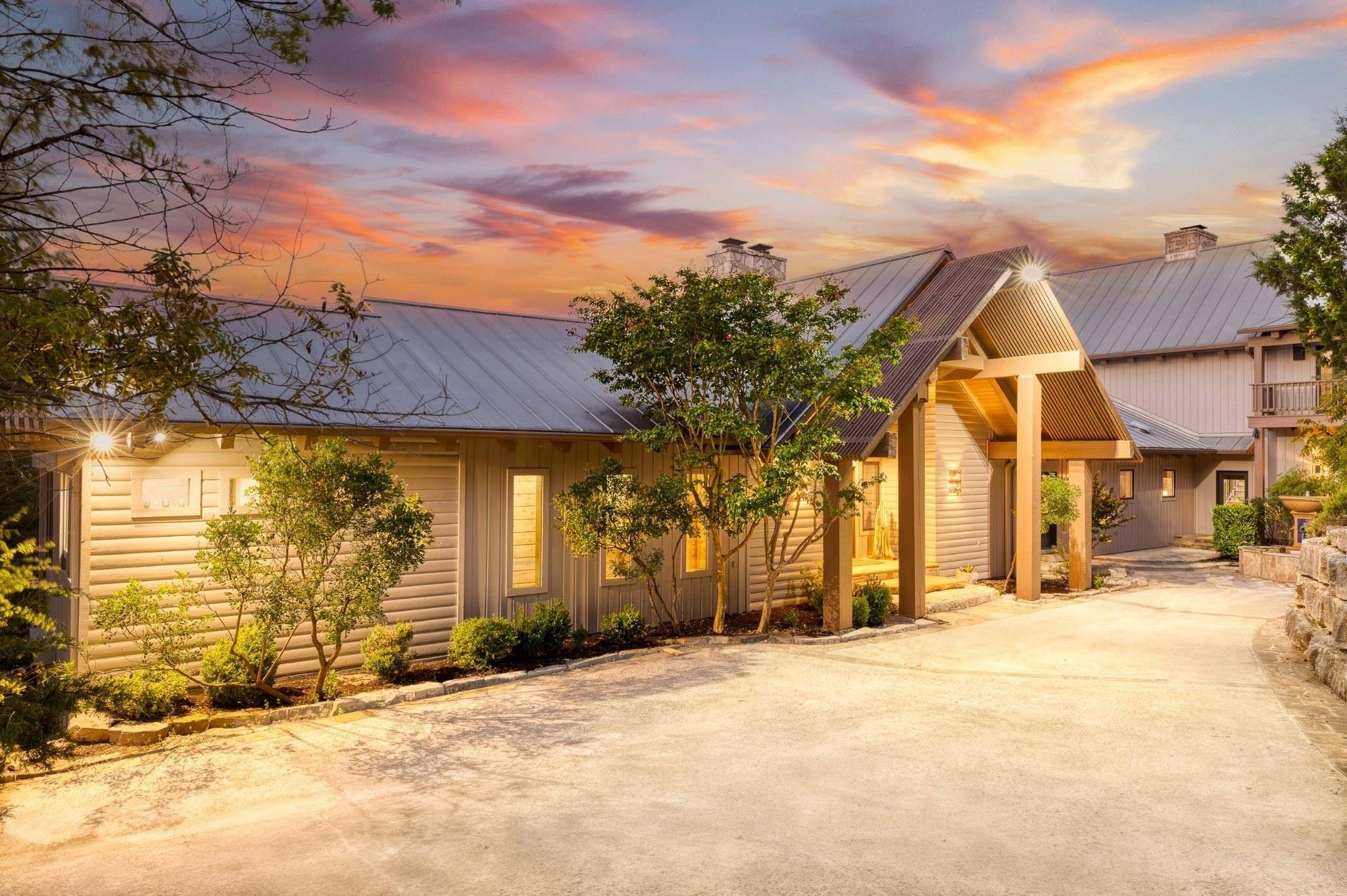 556 Cliff View LOOP, Harper, TX 78631