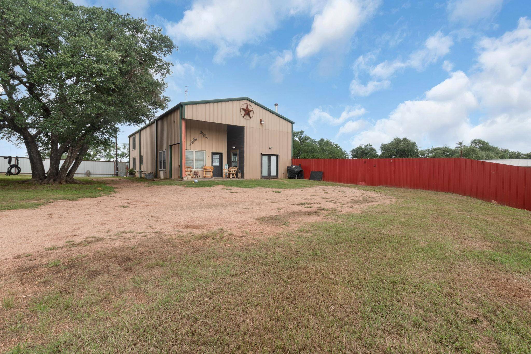 609 W Leon, Llano, TX 78643
