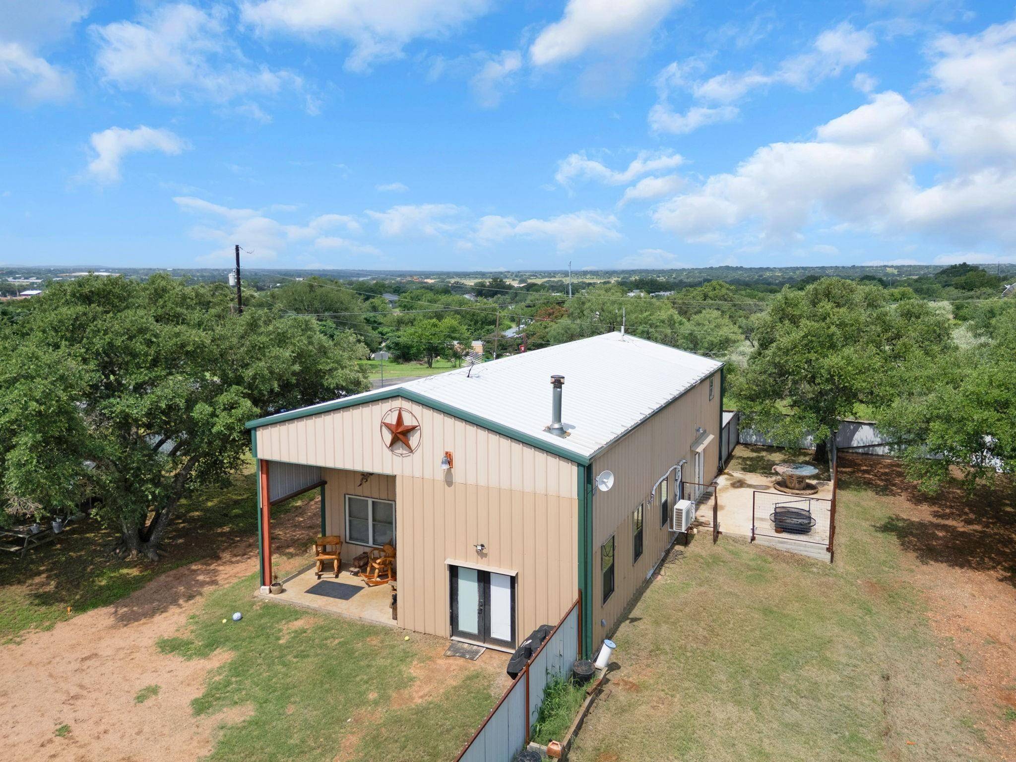 609 W Leon, Llano, TX 78643