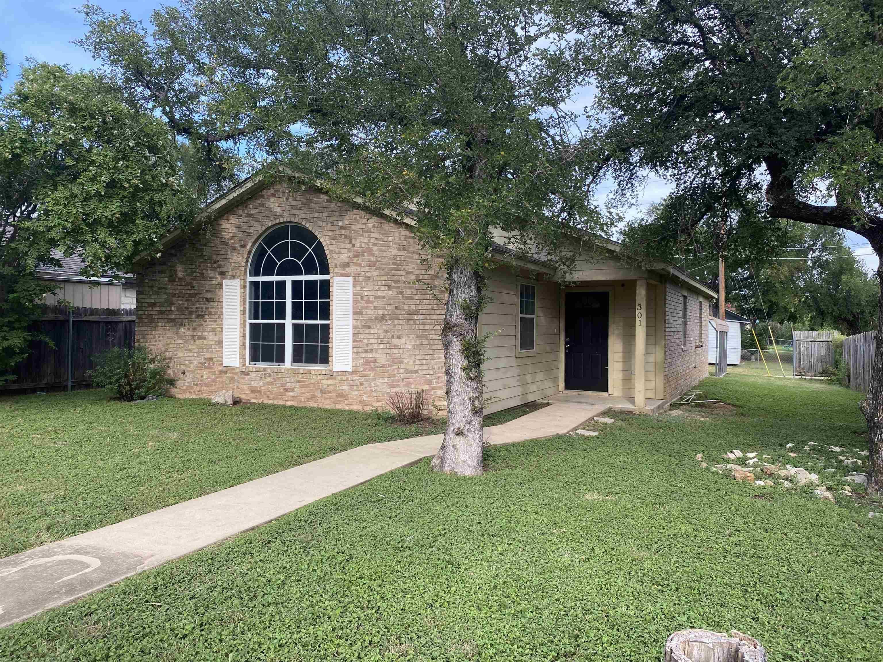 301 Avenue Q, Marble Falls, TX 78654