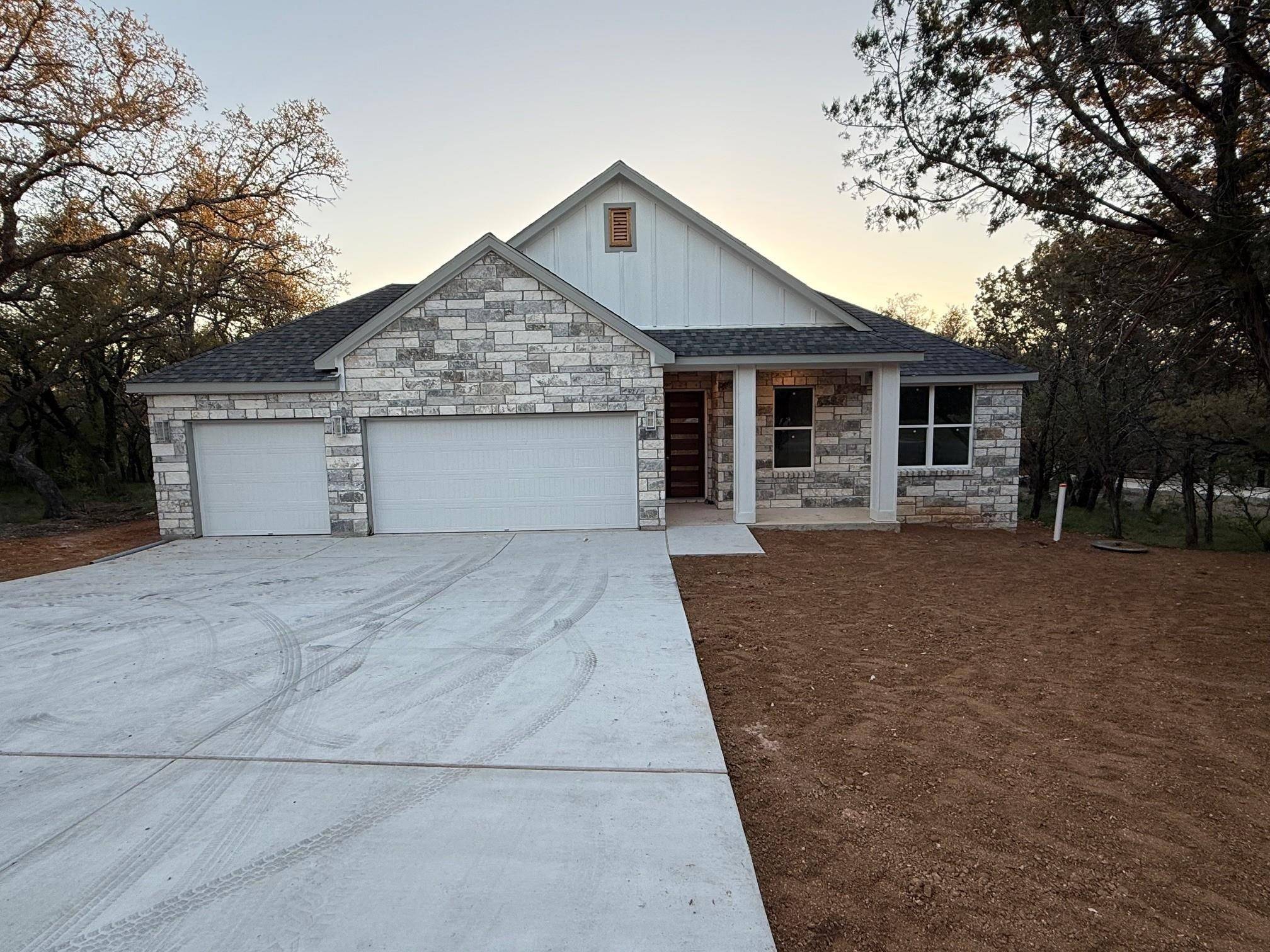 117 Mountain DR, Horseshoe Bay, TX 78657