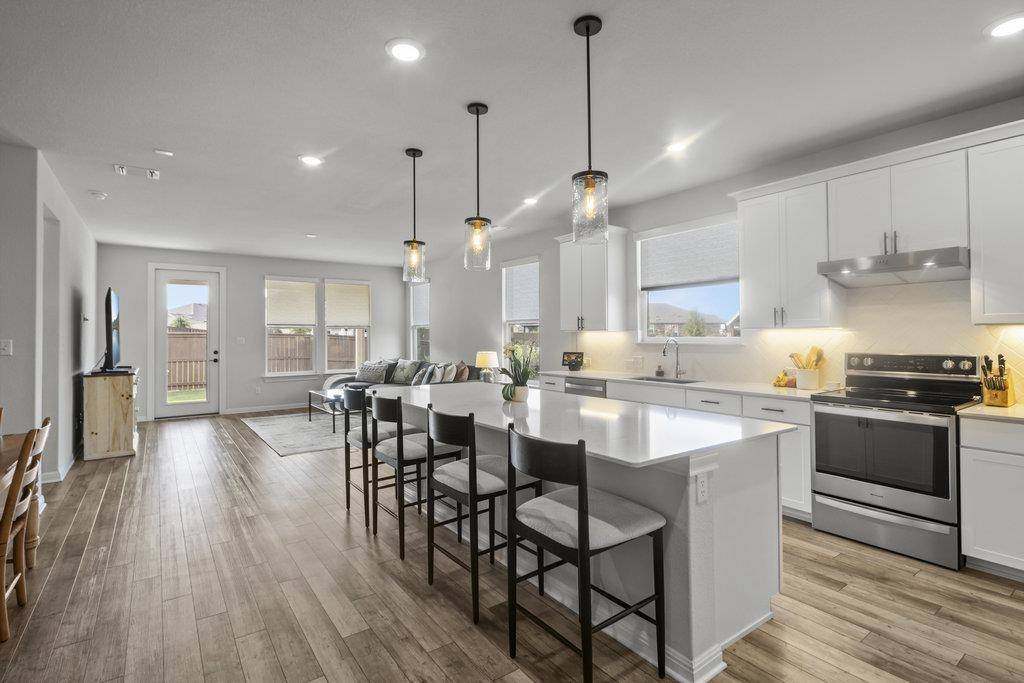 136 Slenderleaf DR, Marble Falls, TX 78654
