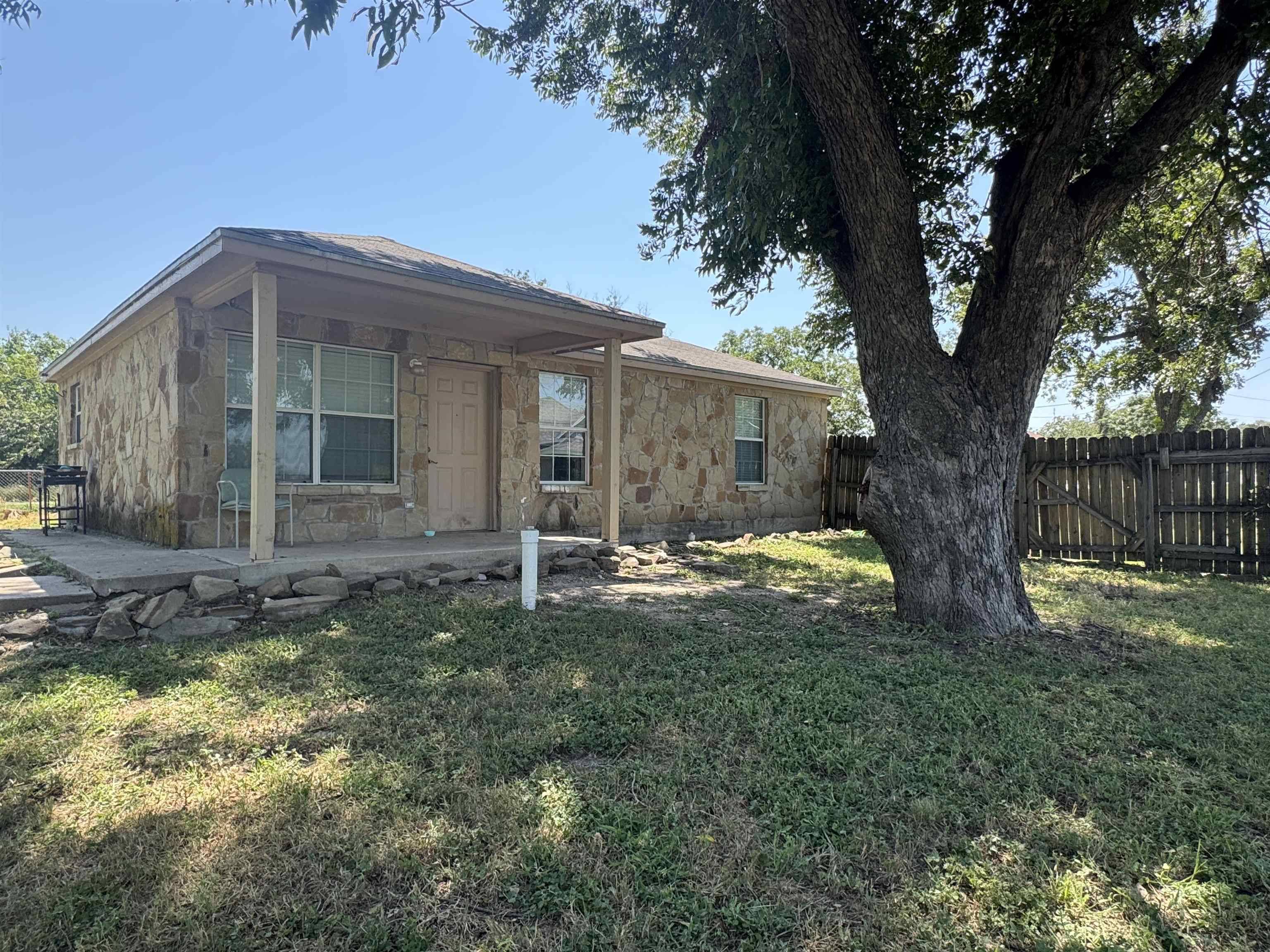 200 N 7th ST, Lometa, TX 76853