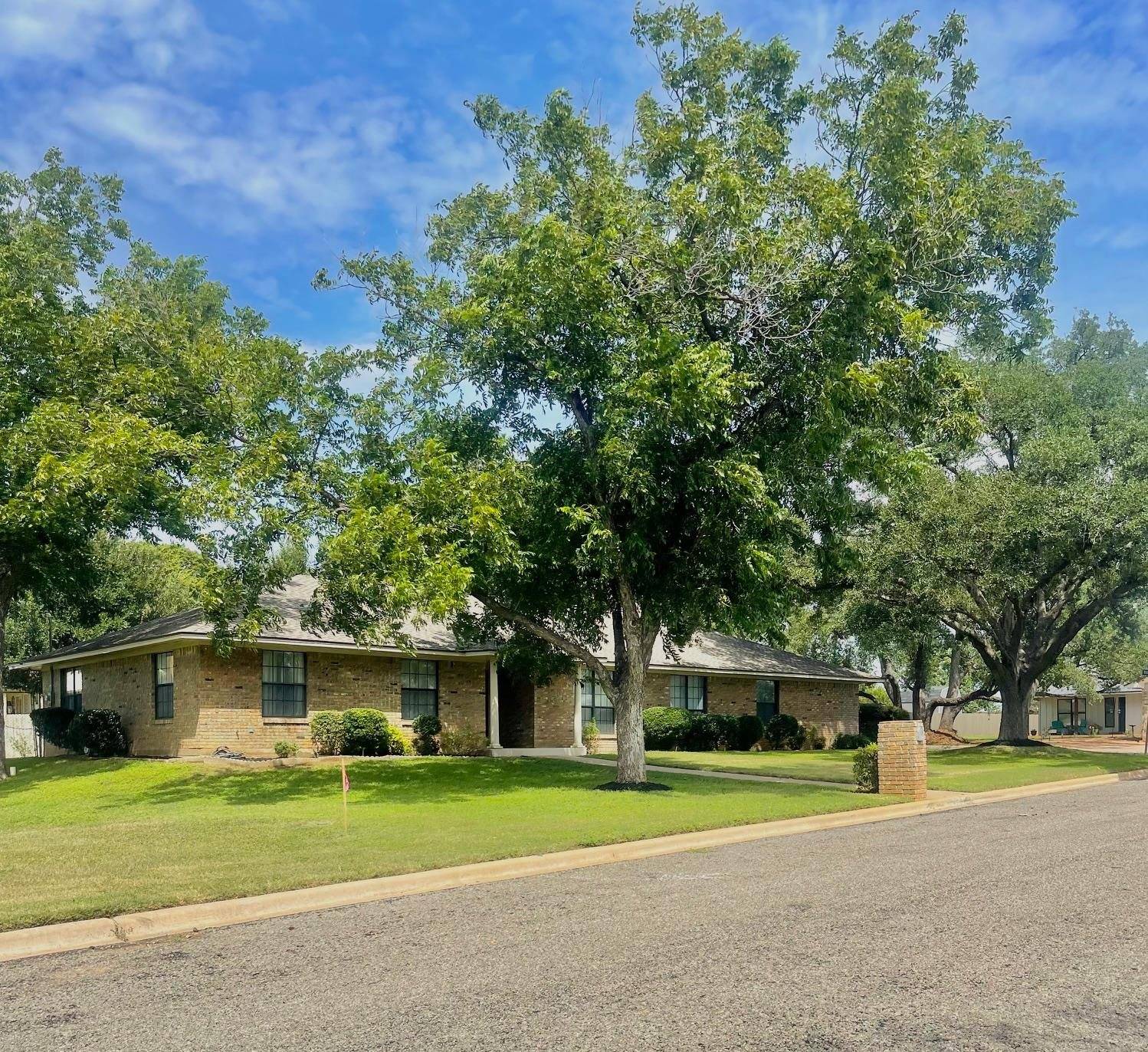 1801 Hickory ST, Llano, TX 78643