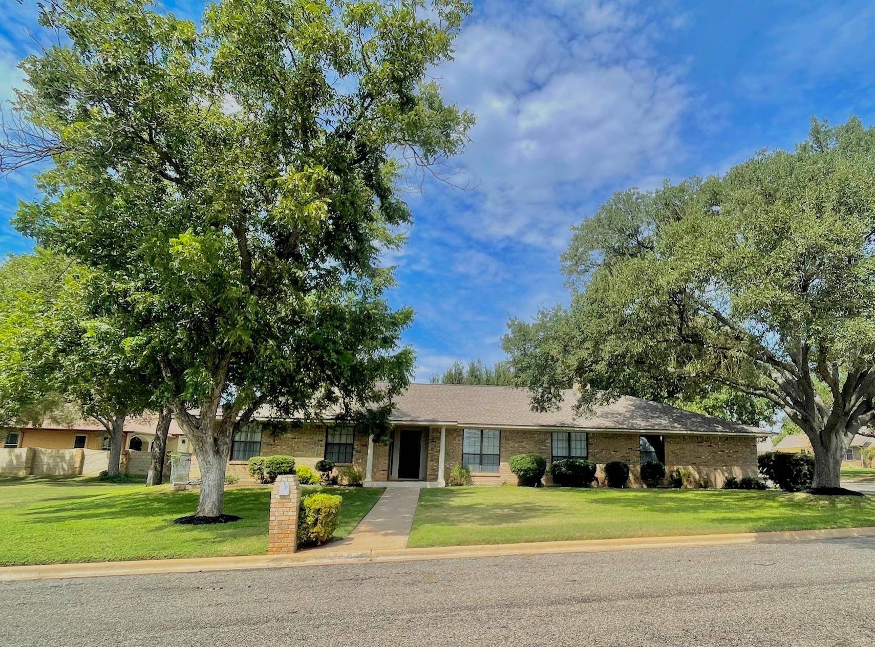 1801 Hickory ST, Llano, TX 78643