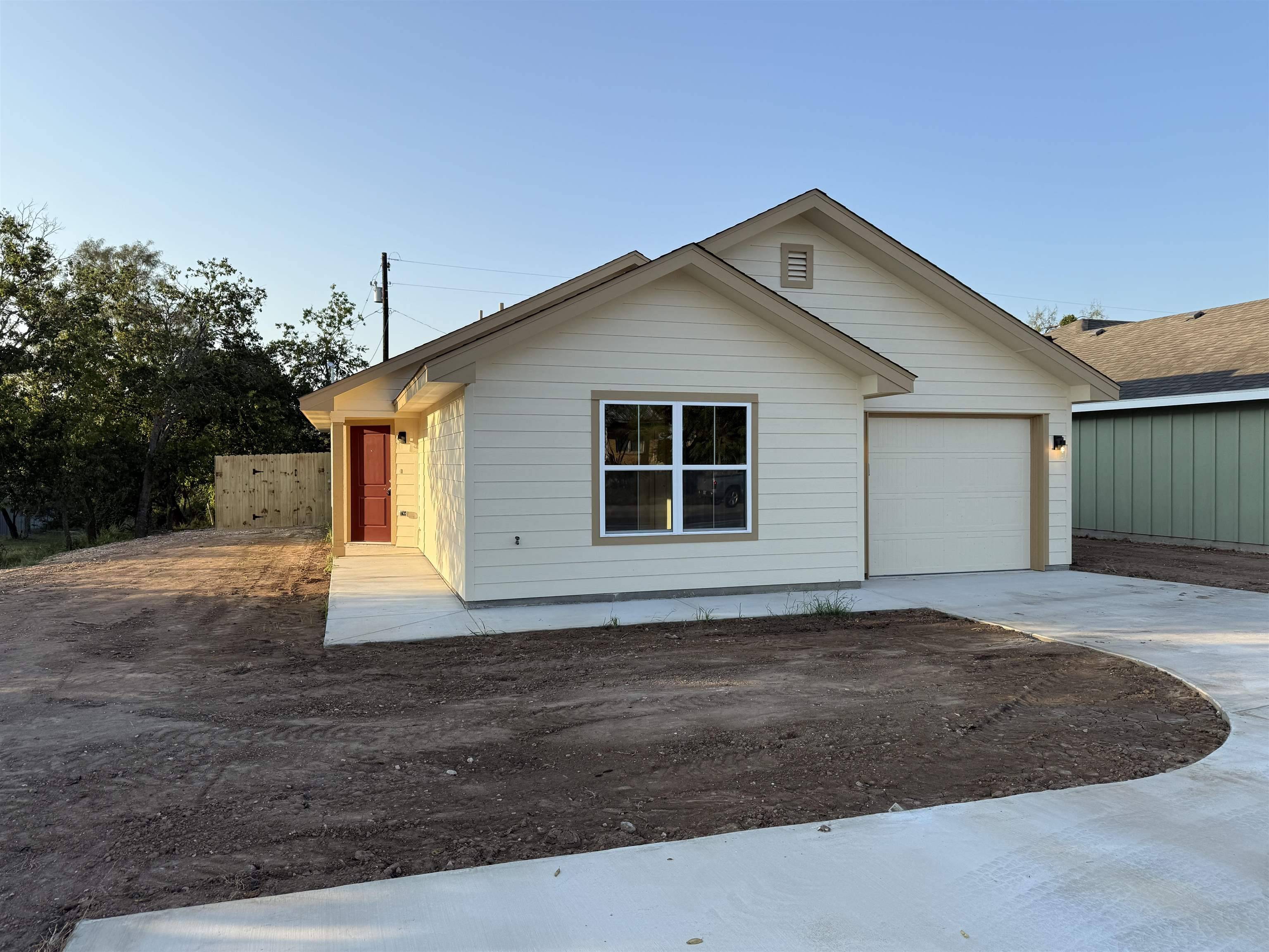 1712 E AVE J, Lampasas, TX 76550