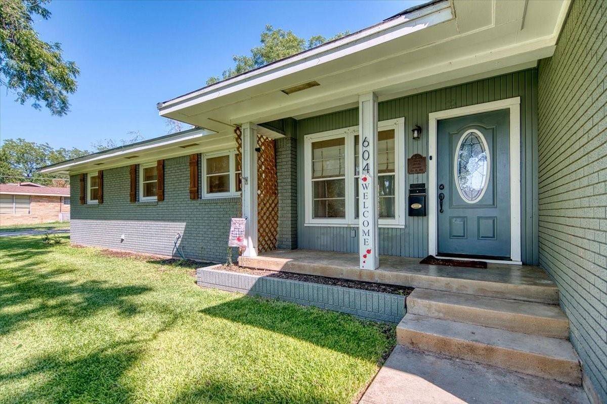 604 W 15th ST, Brady, TX 76825