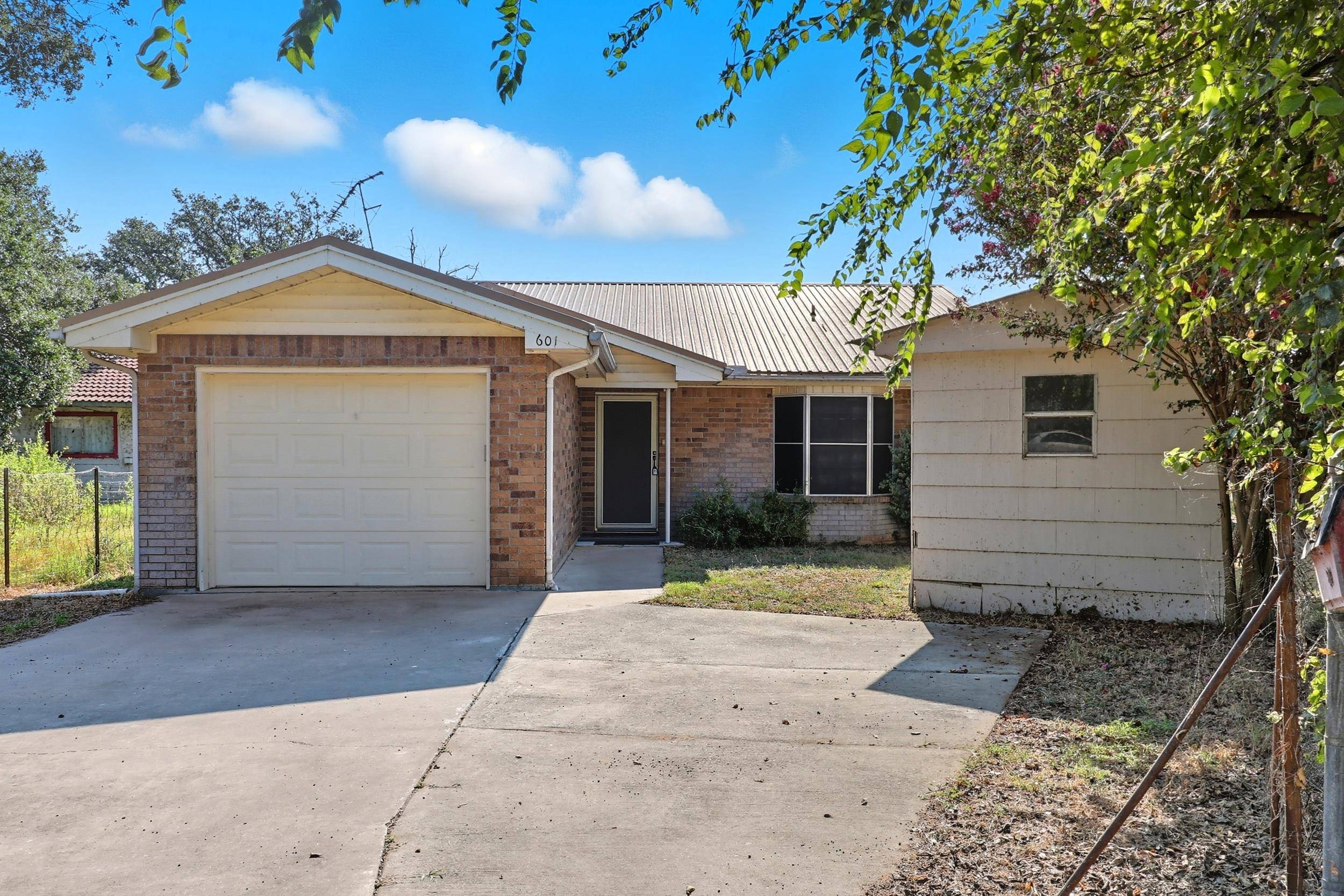 601 Lakeshore Loop, Tow, TX 78672