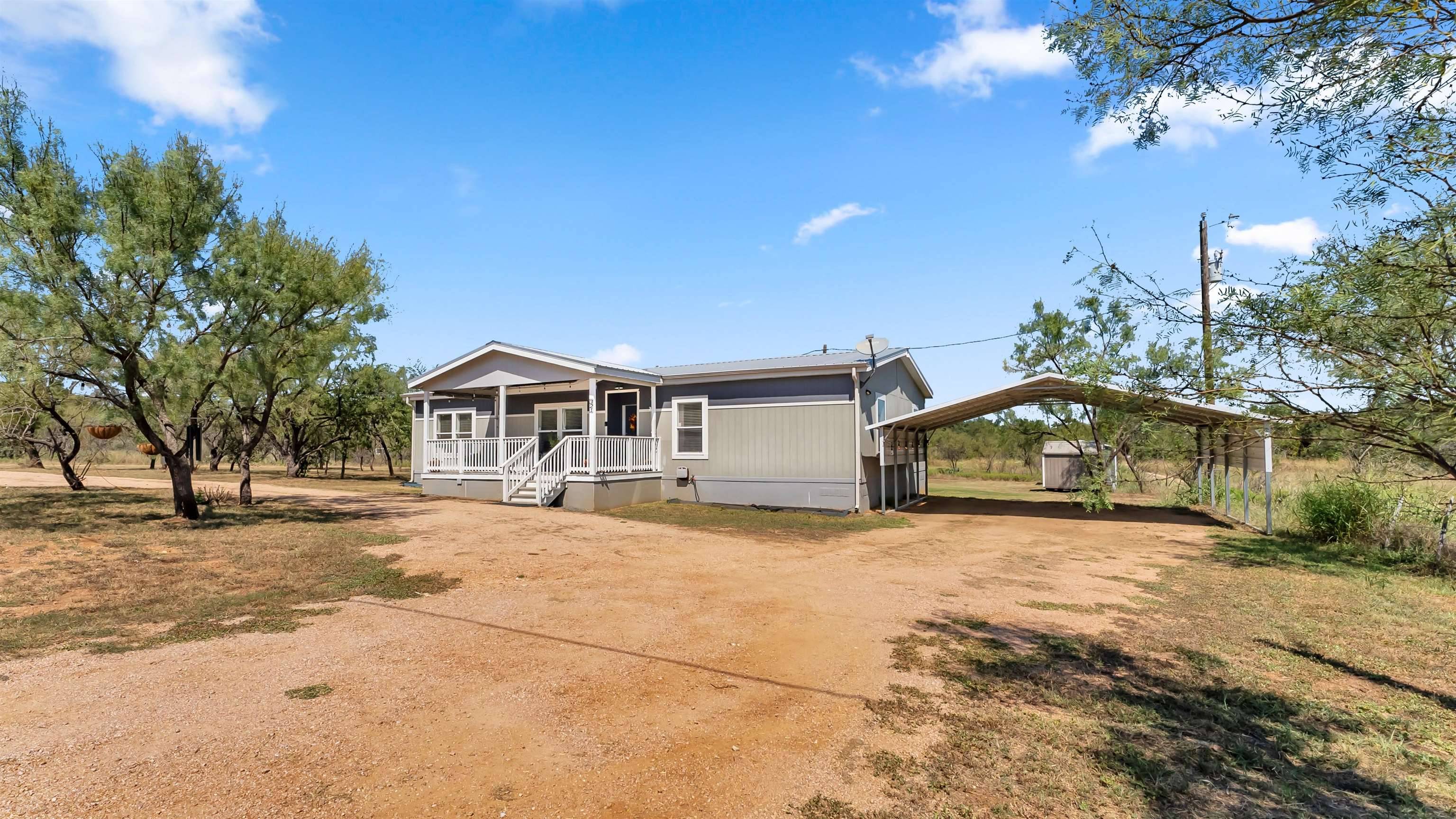 321 Flag Creek Ranch CIR, Llano, TX 78643