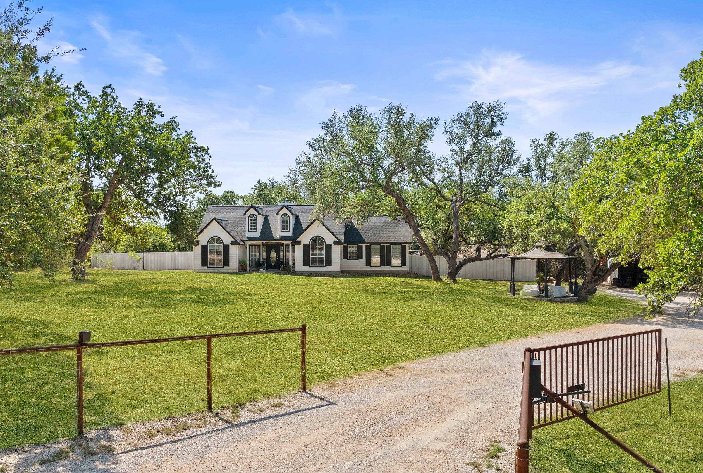 280 Stonegate DR, Johnson City, TX 78636