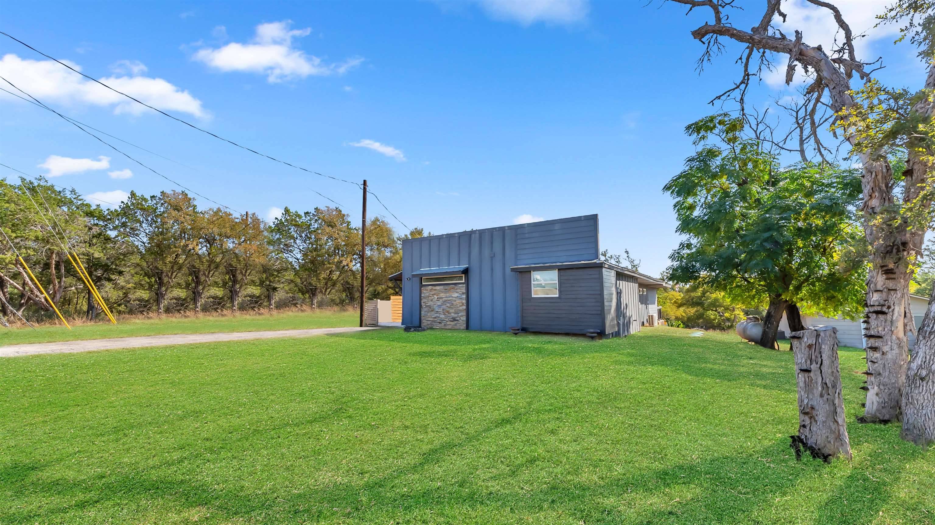 111 W Lakeshore DR, Sunrise Beach, TX 78639