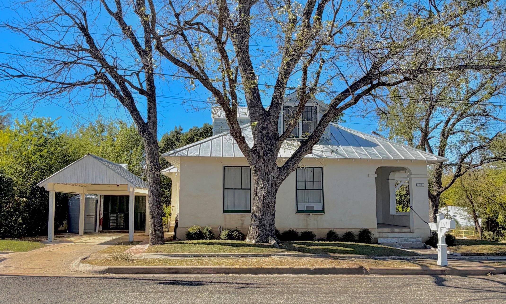 801 Hickory ST, Llano, TX 78643