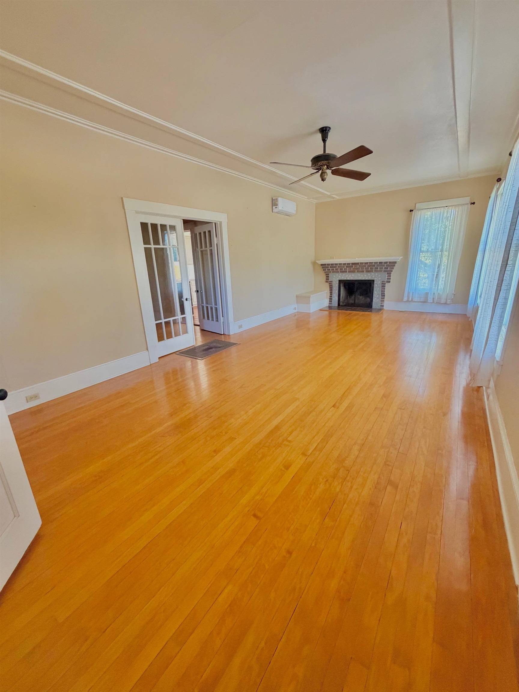 801 Hickory ST, Llano, TX 78643
