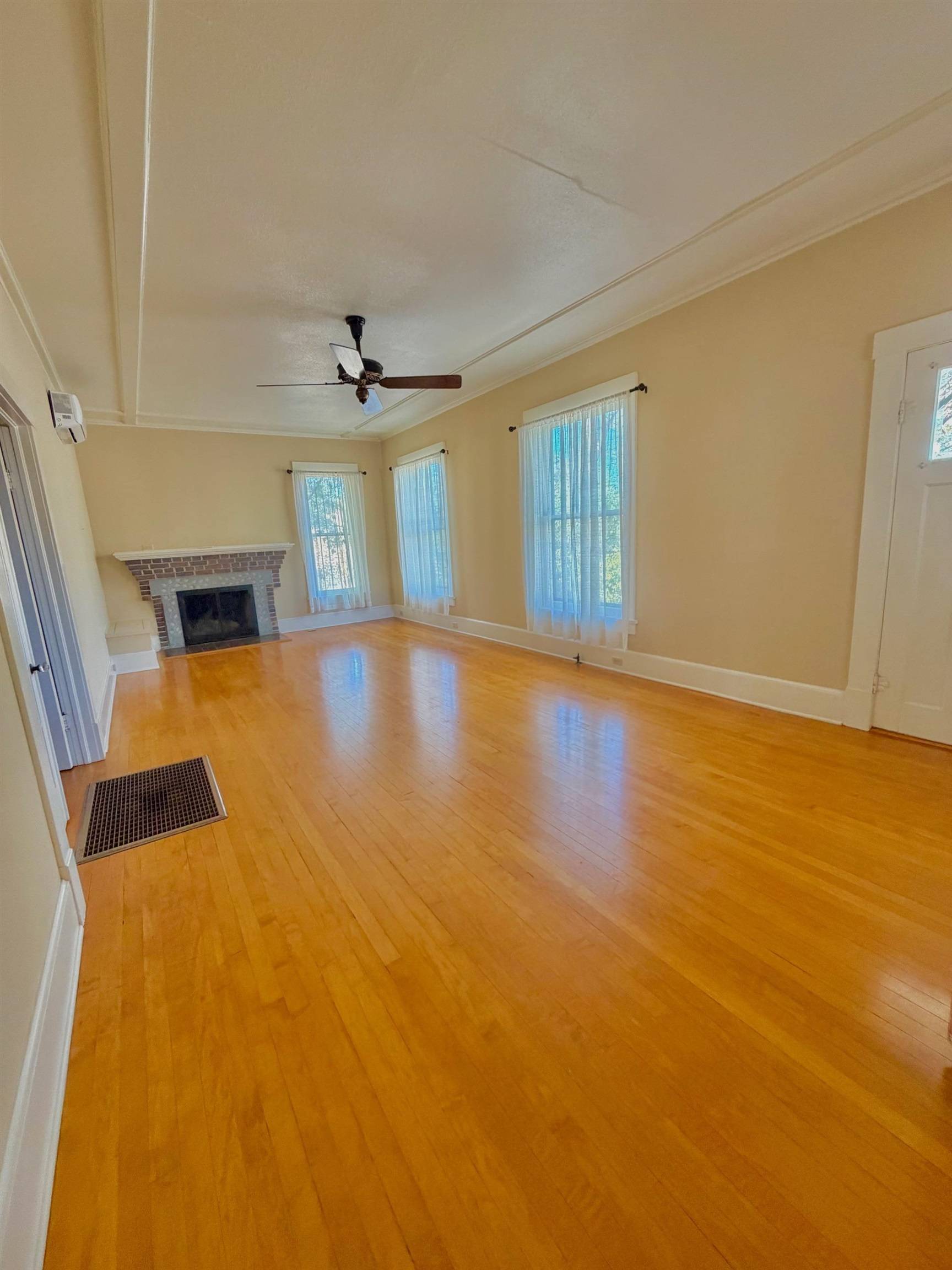 801 Hickory ST, Llano, TX 78643