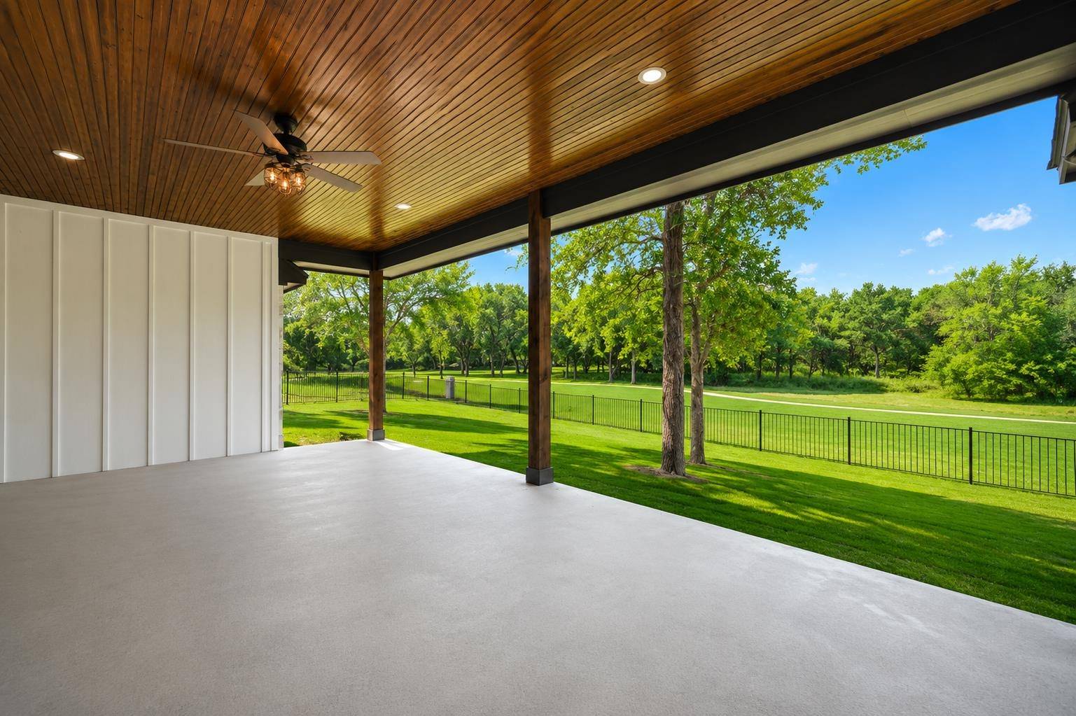 101 Eagle Point DR, Kingsland, TX 78639