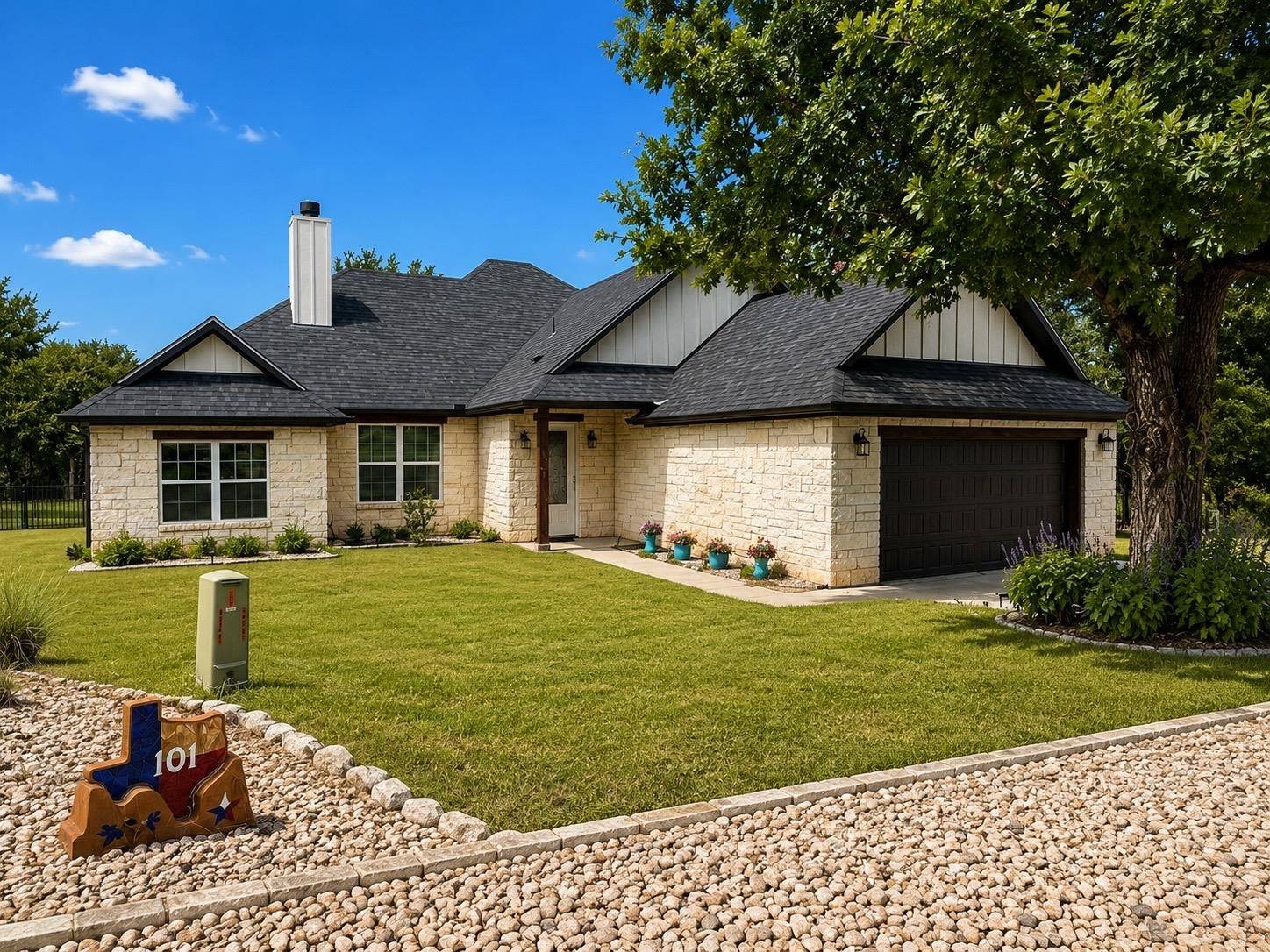 101 Eagle Point DR, Kingsland, TX 78639