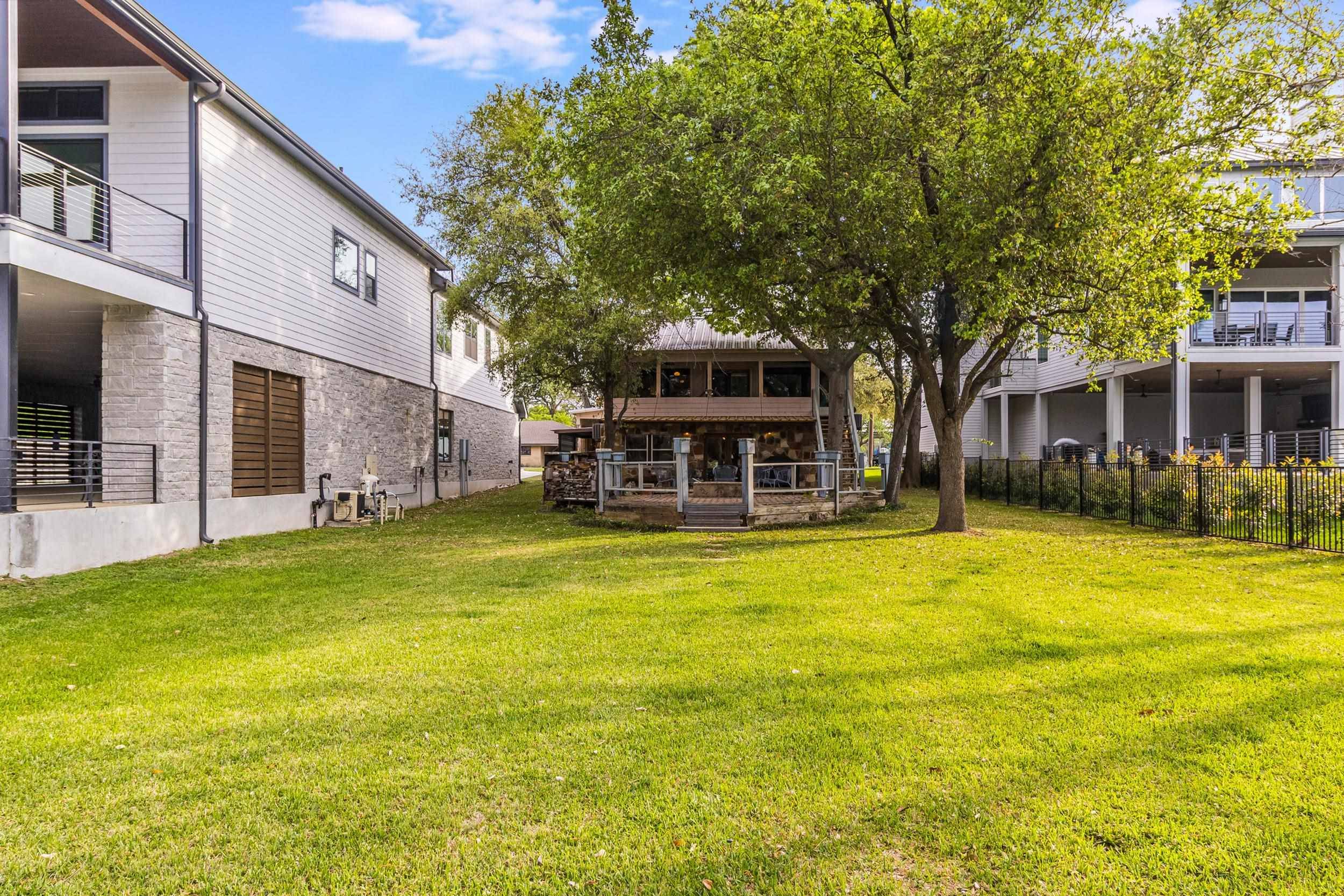 320 Harris LOOP, Kingsland, TX 78639