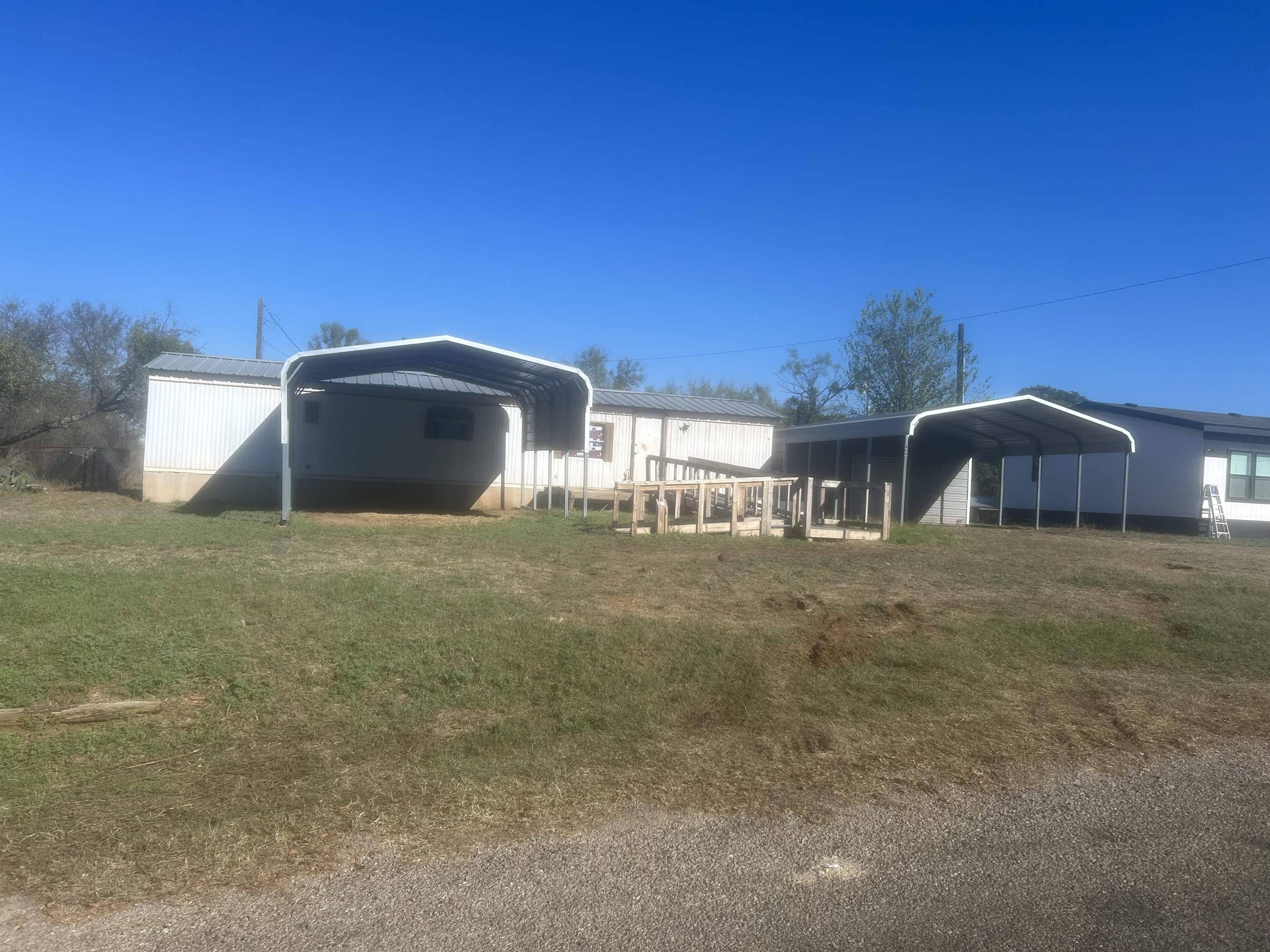 809 W Llano Streets, Llano, TX 78643