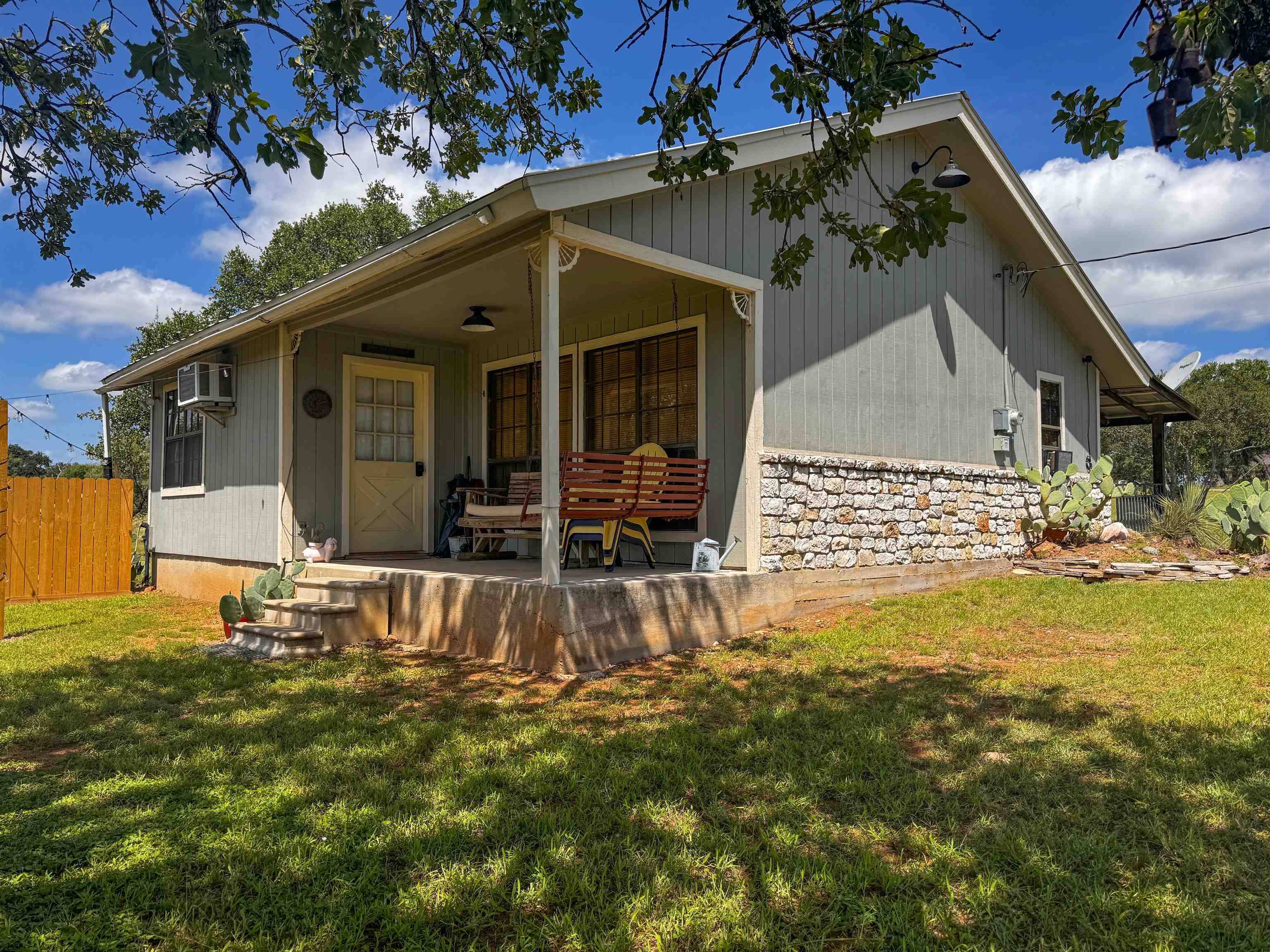 384 Wild Oak DR, Llano, TX 78643