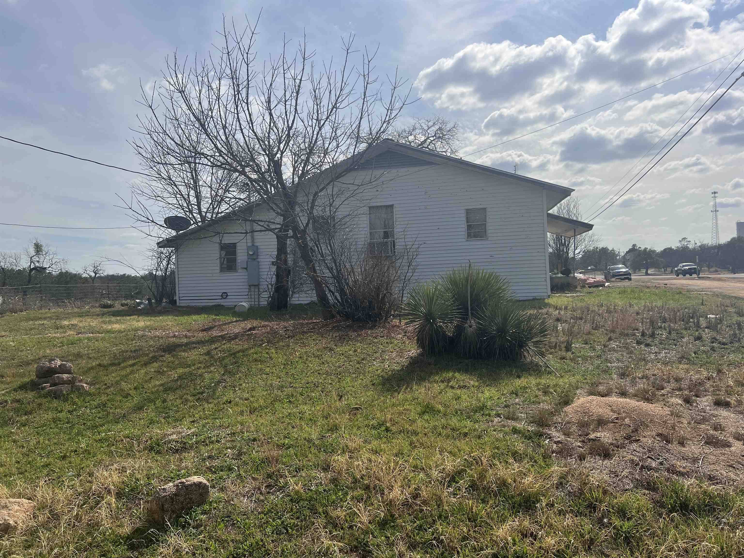 1034 Ranch Road 2545, Kingsland, TX 78639