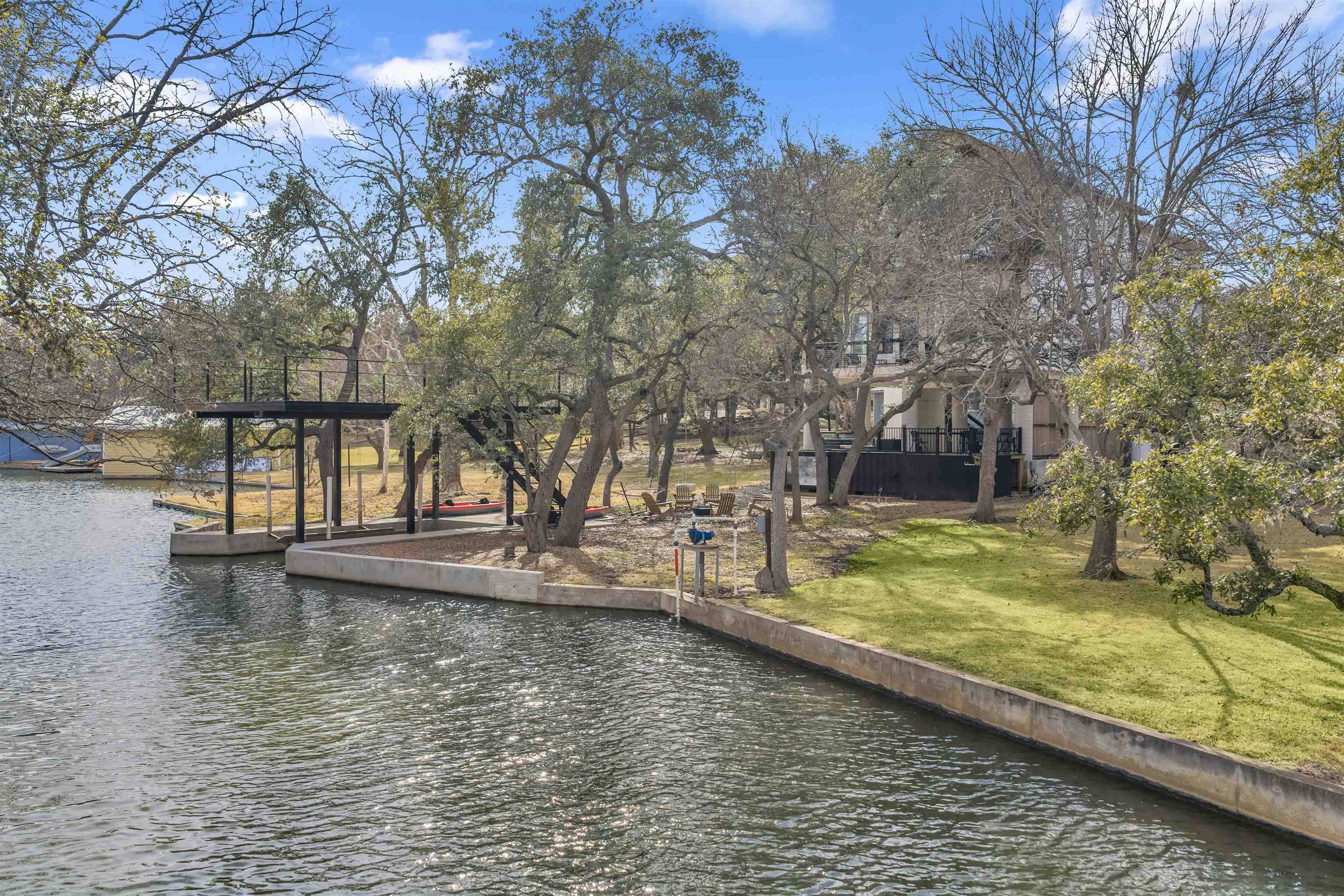 321 Legion LOOP, Kingsland, TX 78639