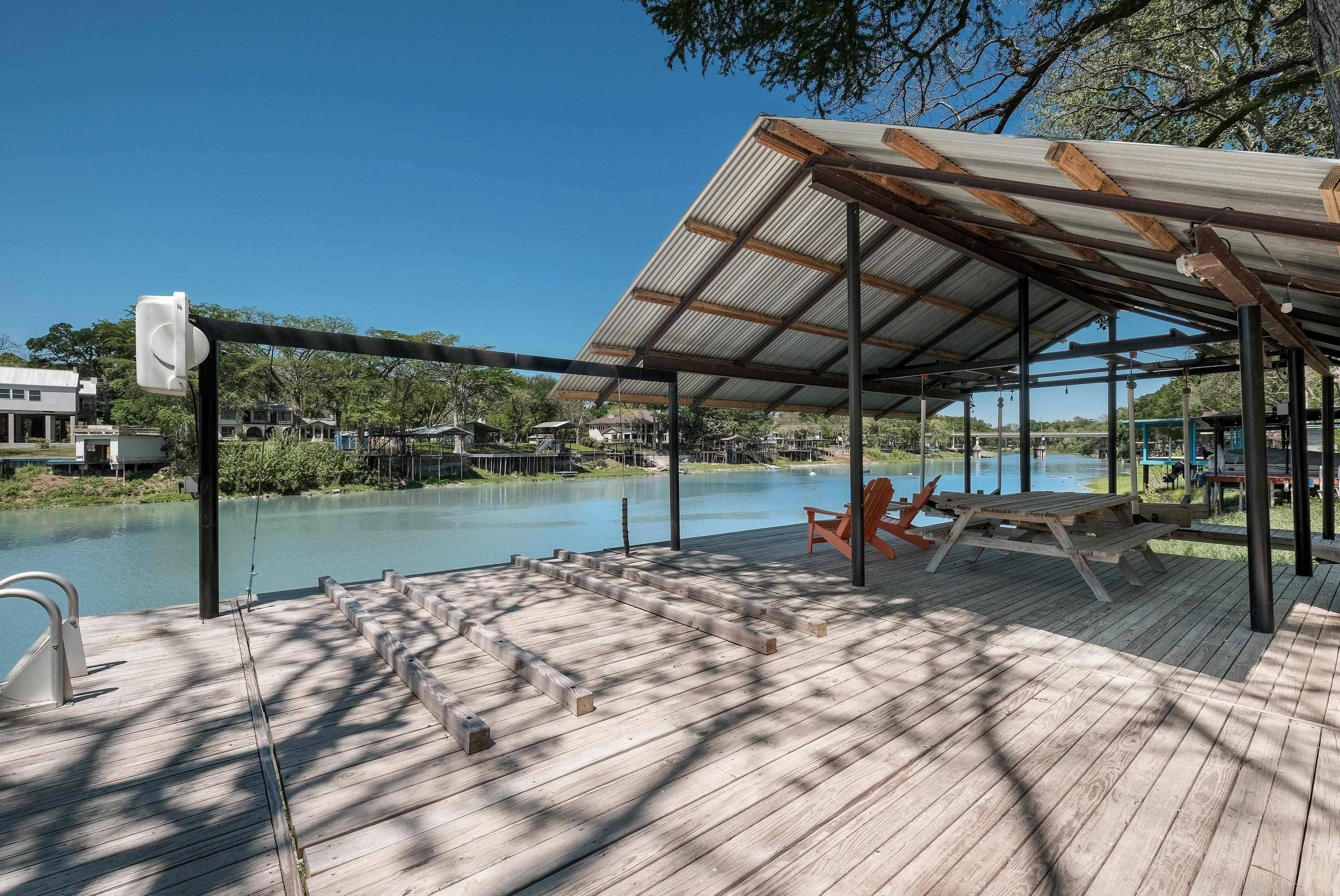 200 Turtle LN, Seguin, TX 78155