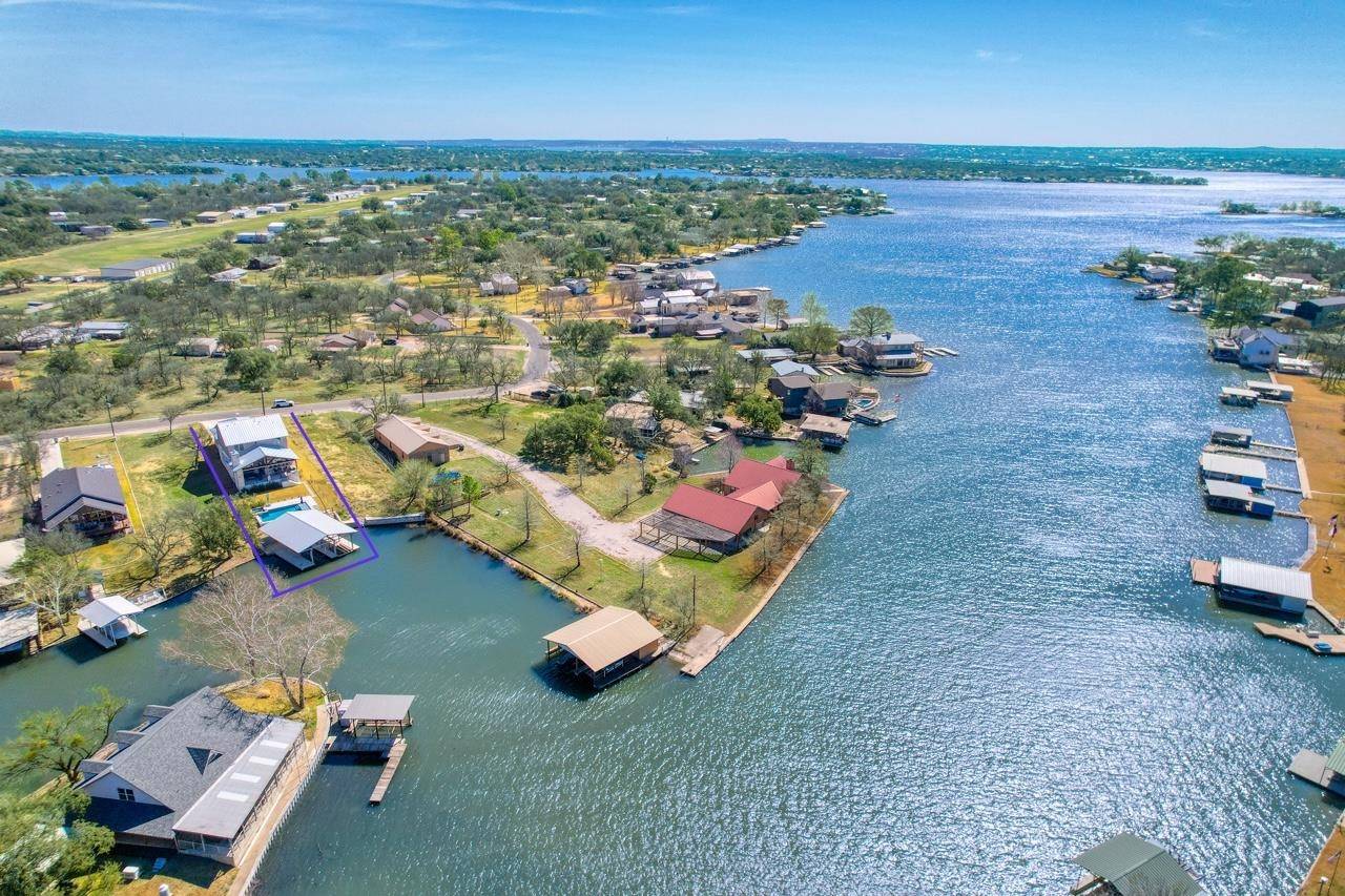 208 E Lakeshore DR, Sunrise Beach, TX 78643