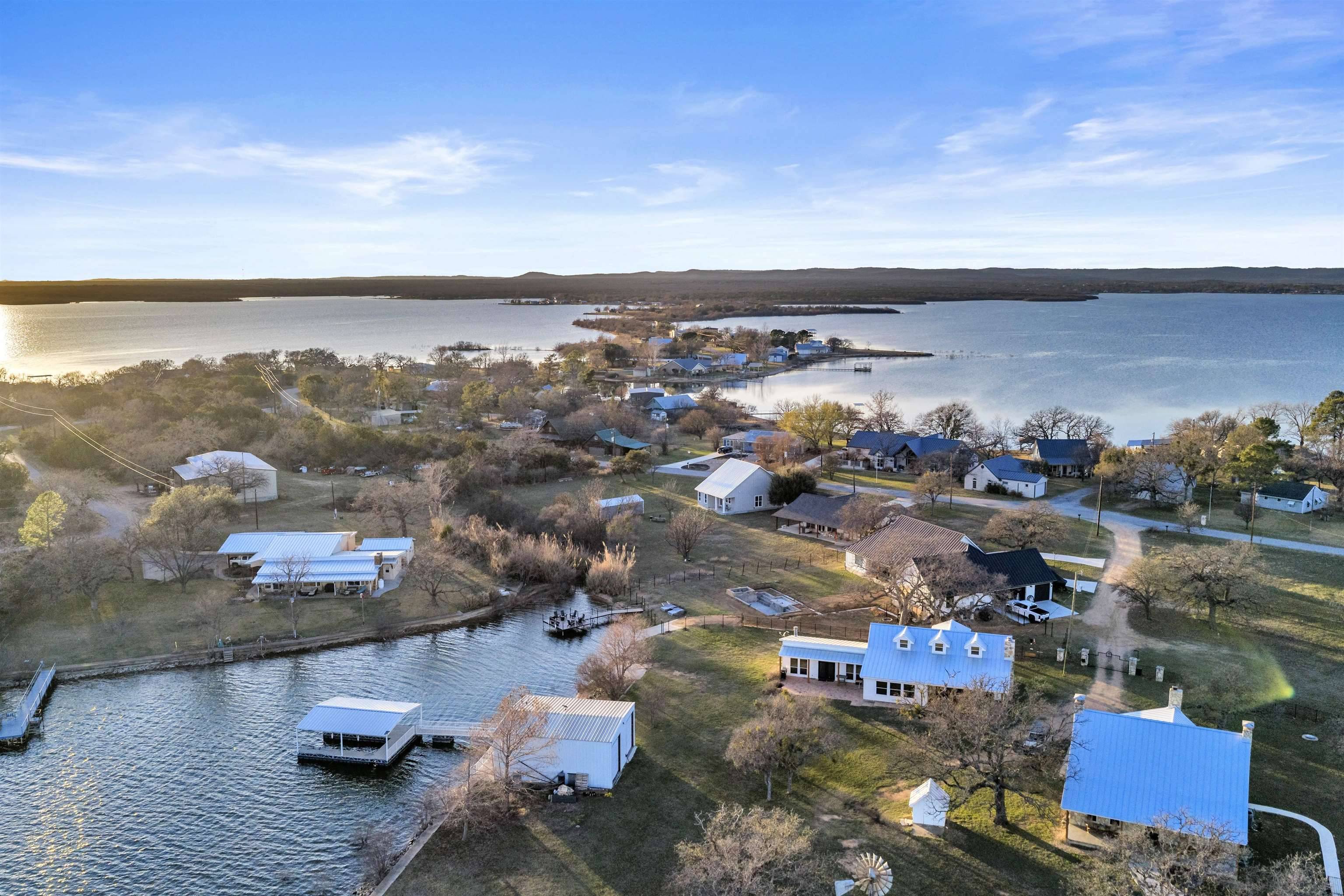 520 E Island DR, Bluffton, TX 78607