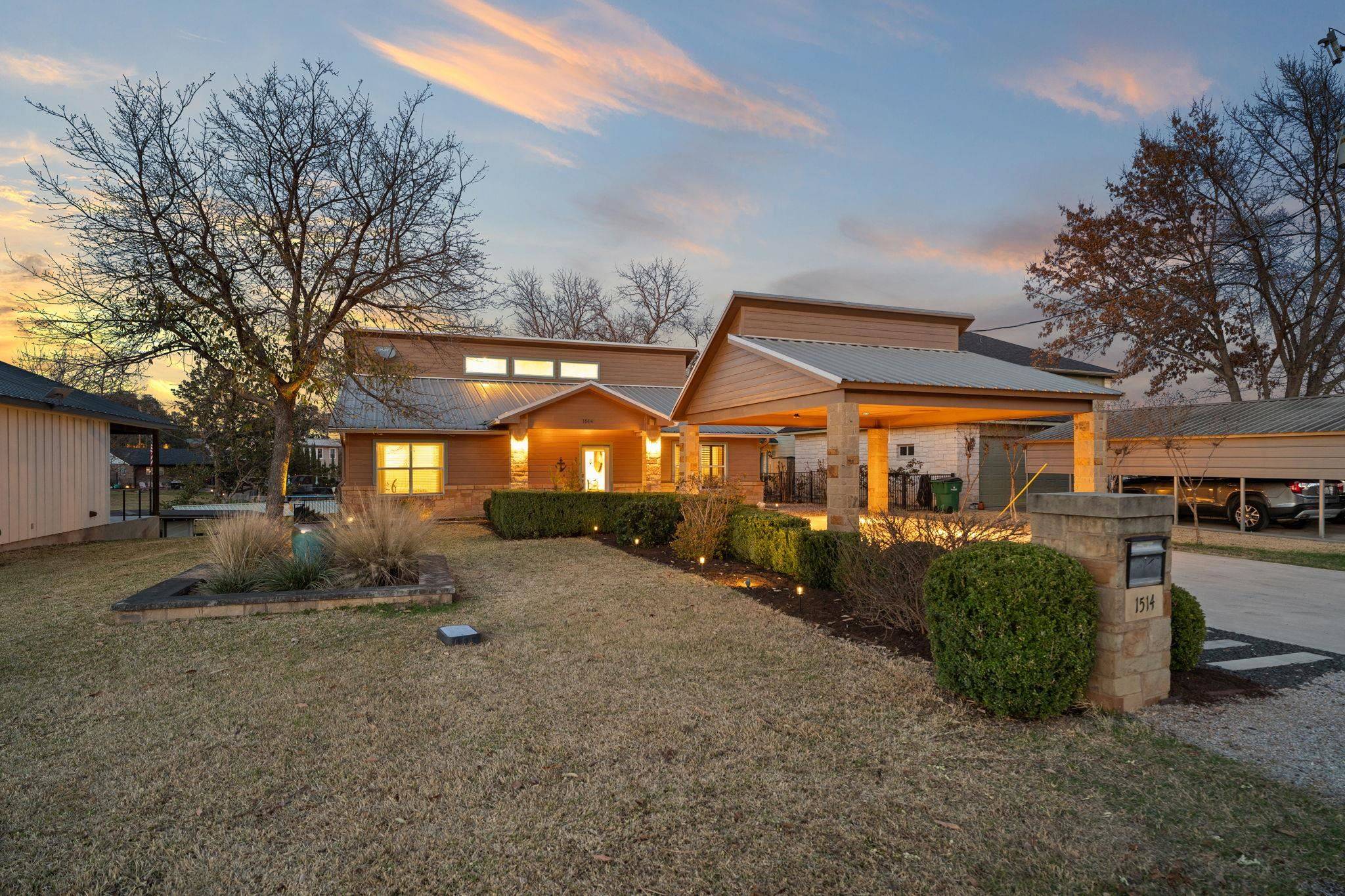 1514 Bluebonnet Ln, Kingsland, TX 78639