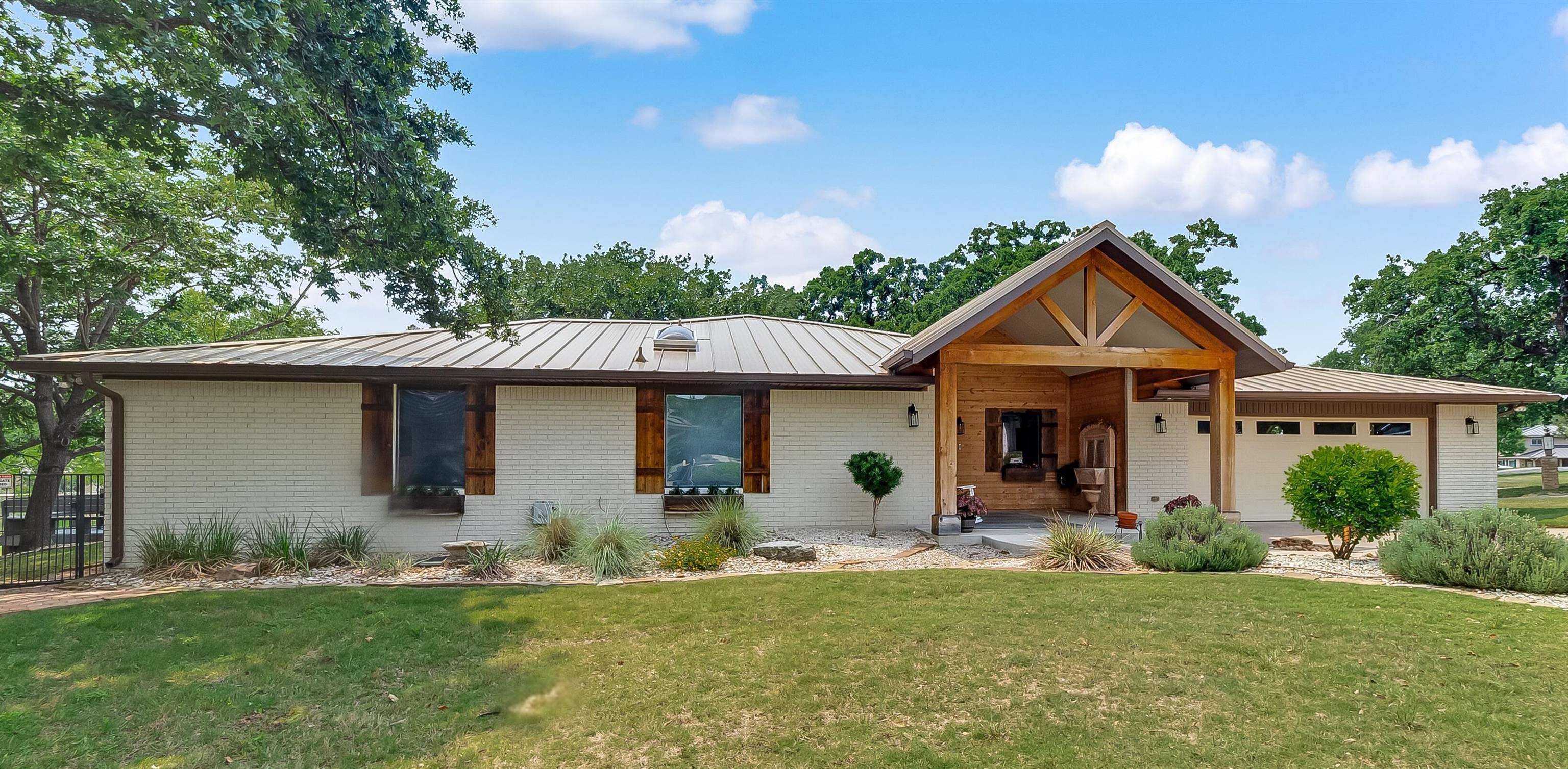 408 Sombrero, Horseshoe Bay, TX 78657
