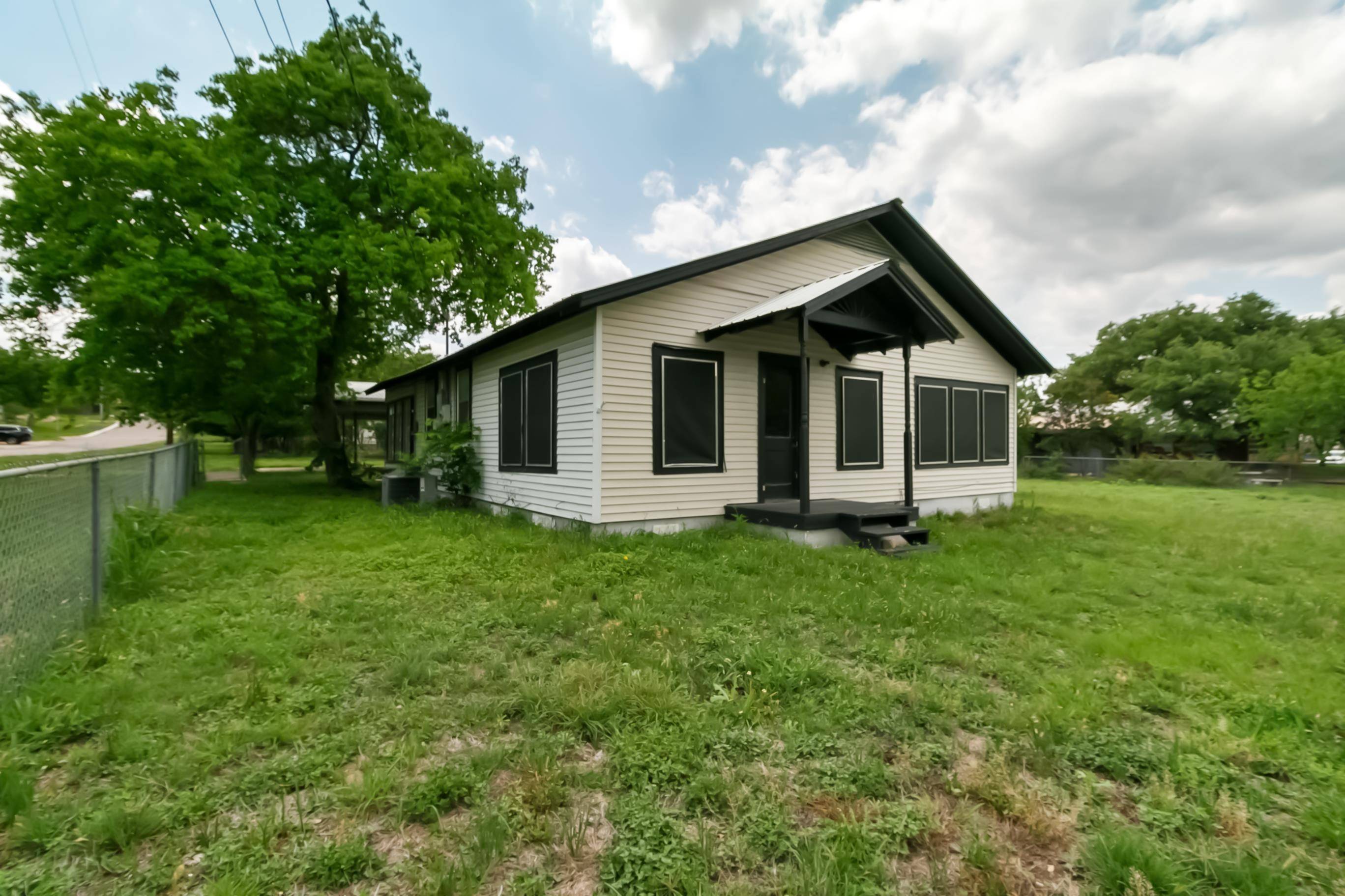 419 Avenue G AVE, Marble Falls, TX 78654