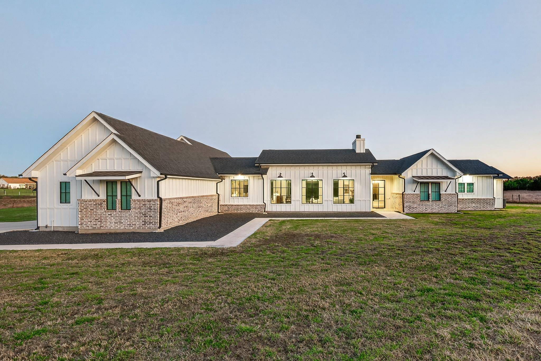 325 Sundance TRL, Liberty Hill, TX 78642