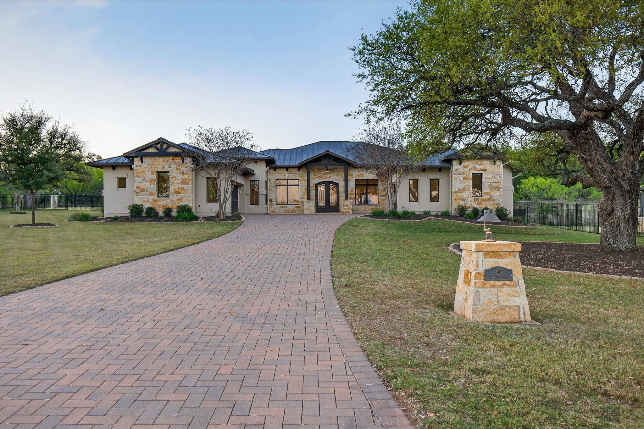 209 Mayapple, Horseshoe Bay, TX 78657