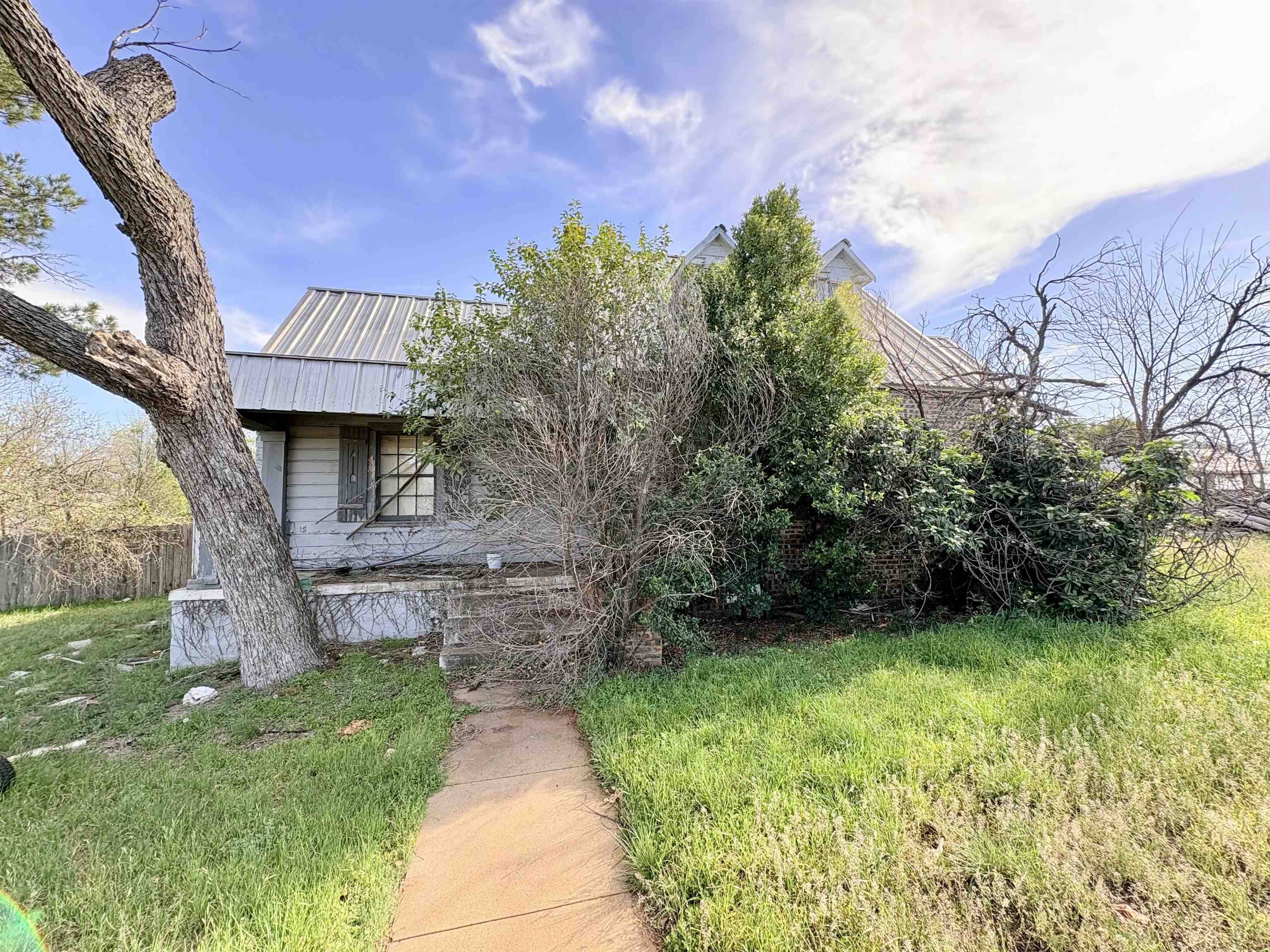 408 W Main Street, Llano, TX 78643