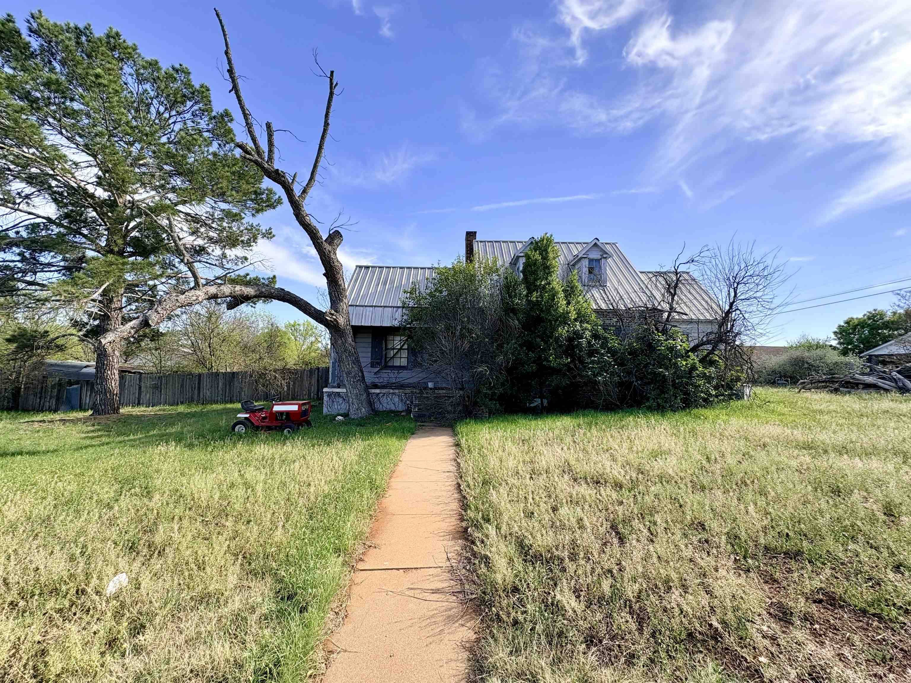 408 W Main Street, Llano, TX 78643