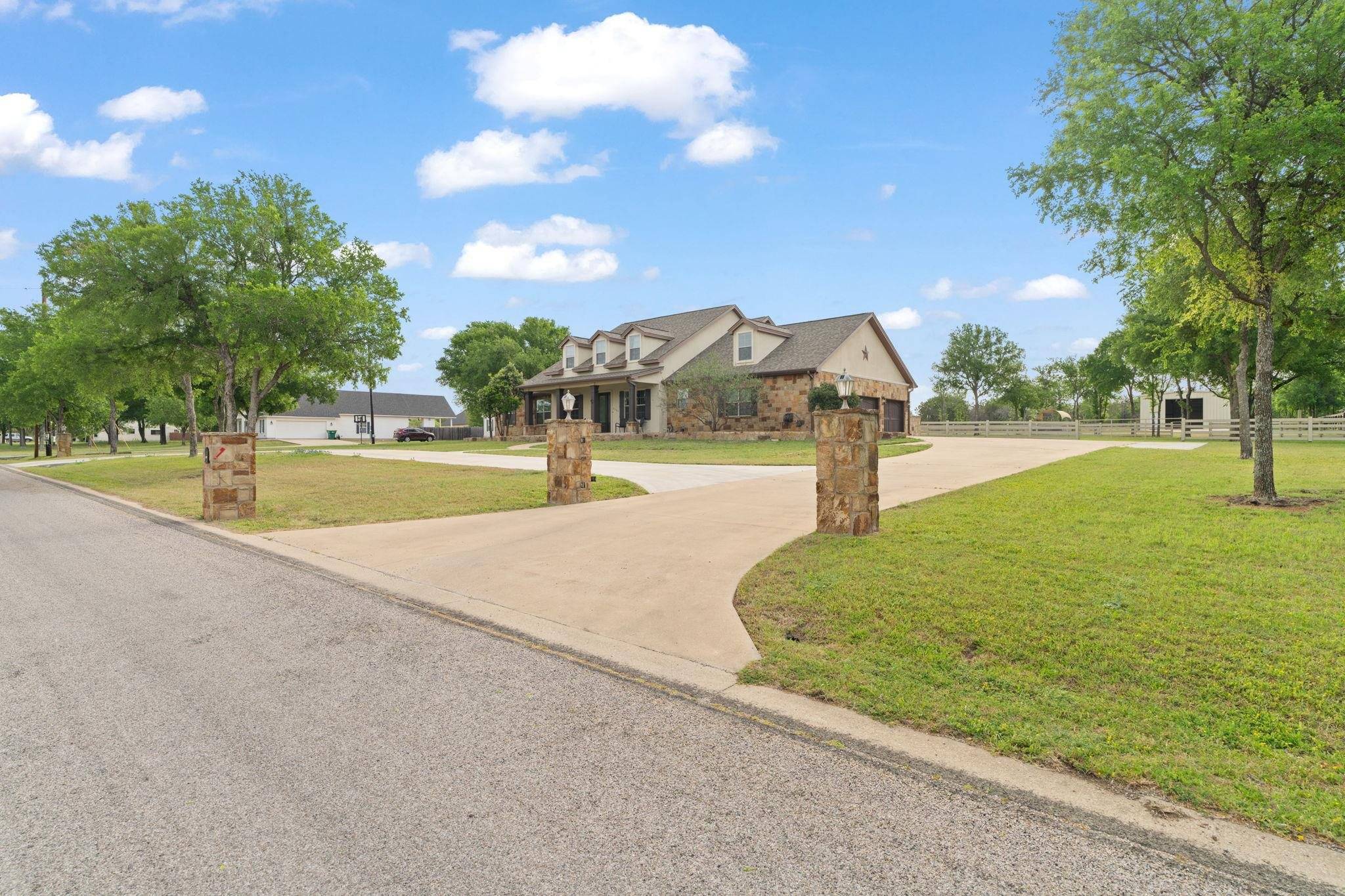2703 Parkview Dr, Marble Falls, TX 78654