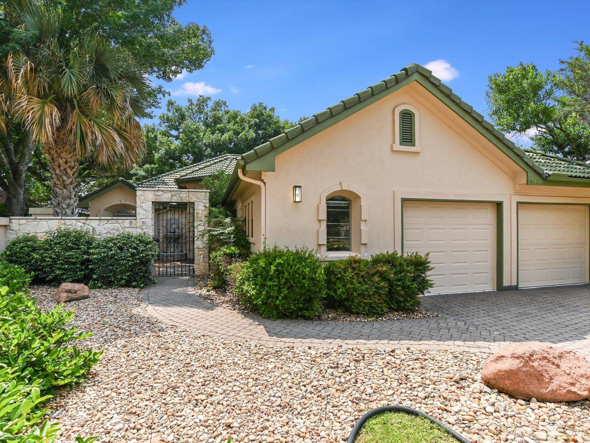 105 San Saba CT, Horseshoe Bay, TX 78657