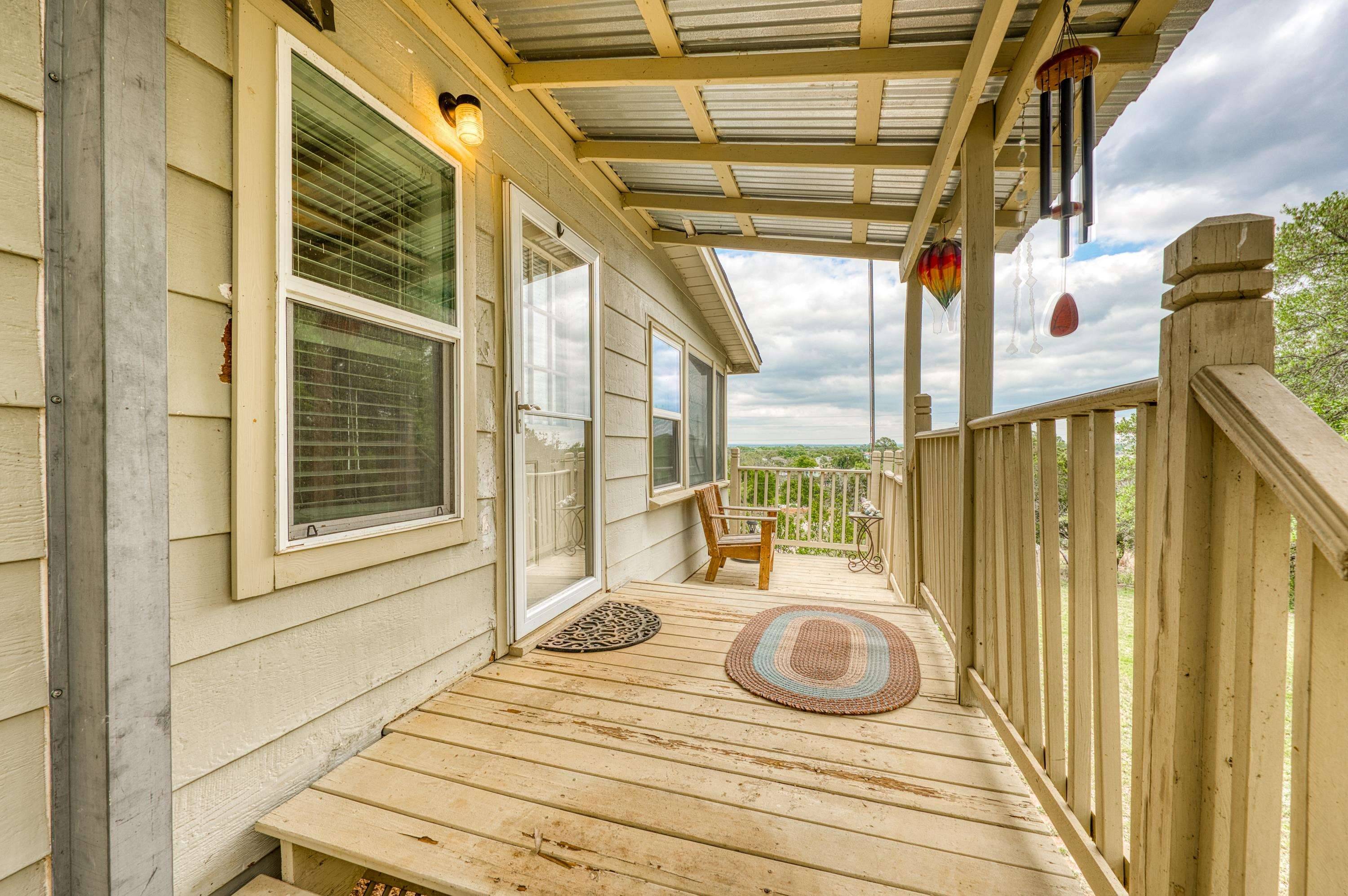 204 W Lakeshore DR, Sunrise Beach, TX 78643