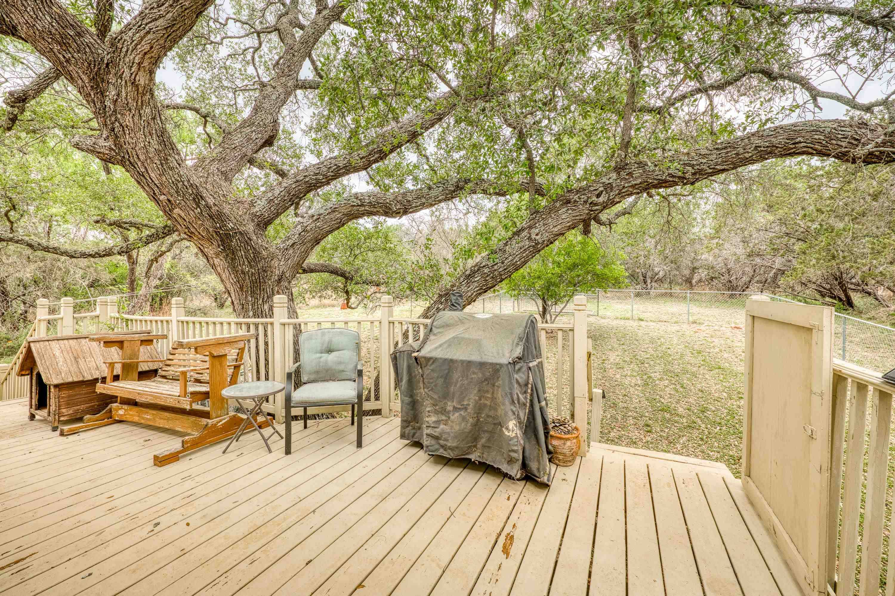 204 W Lakeshore DR, Sunrise Beach, TX 78643