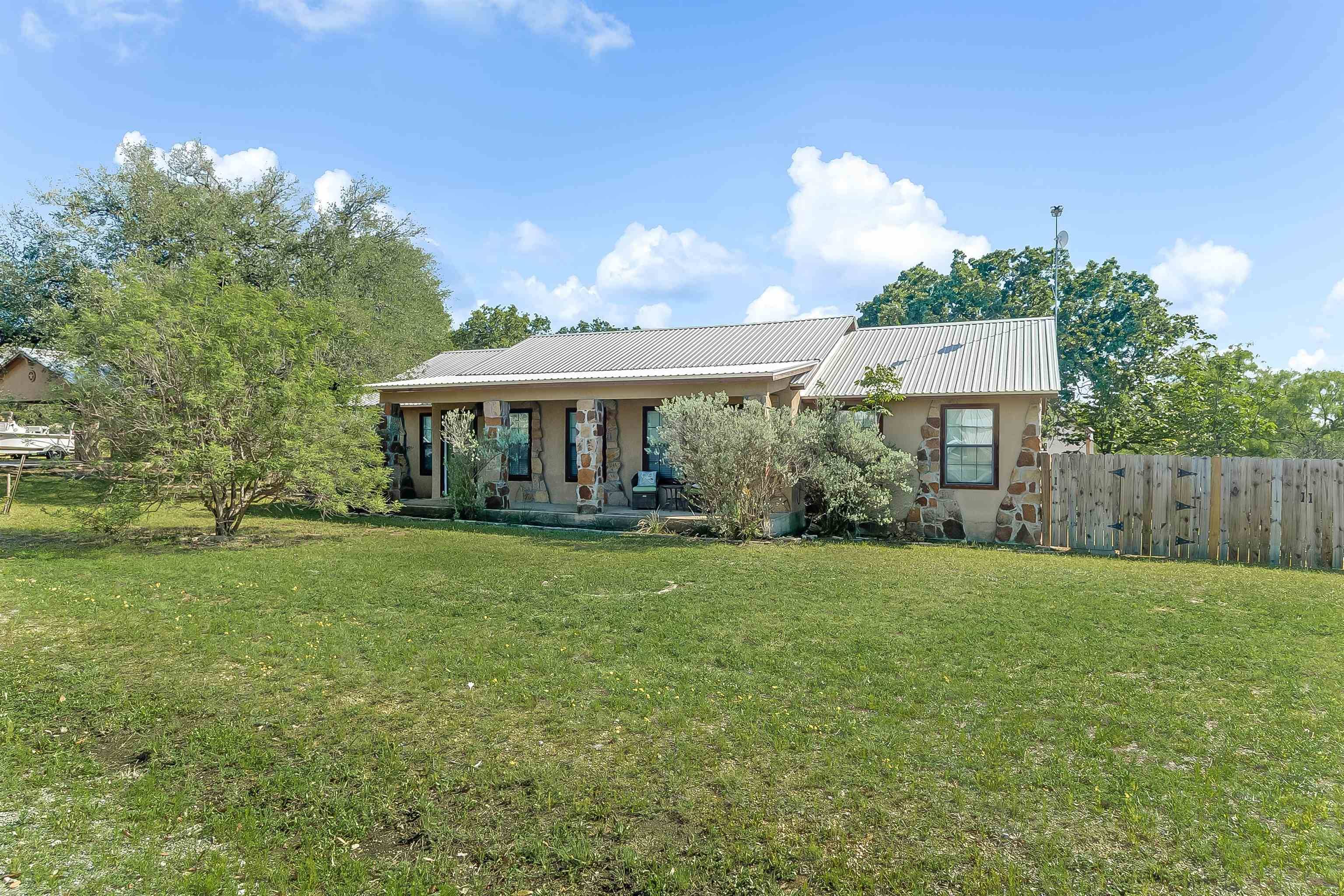 2906 Oak Ridge Dr, Horseshoe Bay, TX 78657