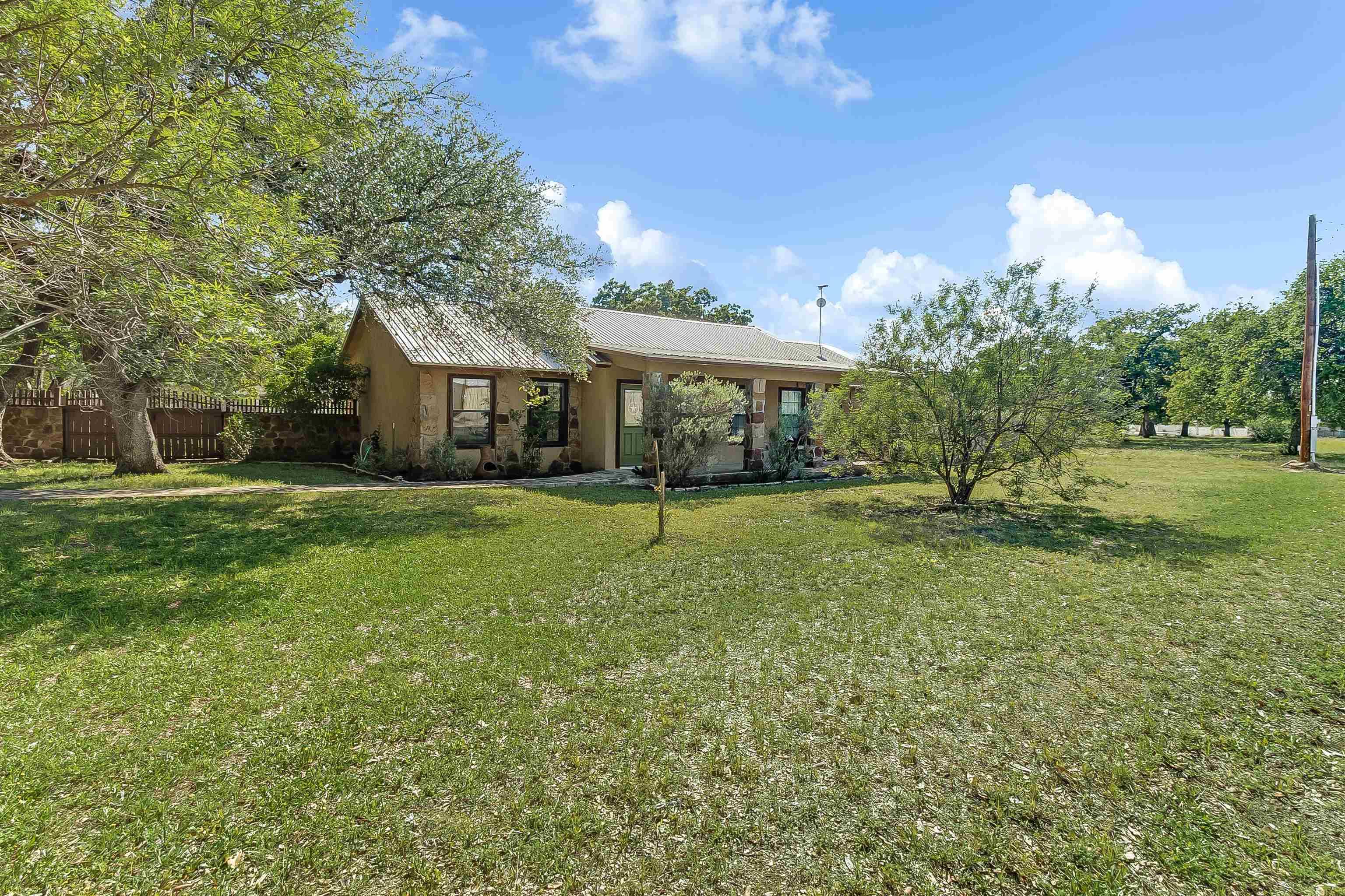 2906 Oak Ridge Dr, Horseshoe Bay, TX 78657