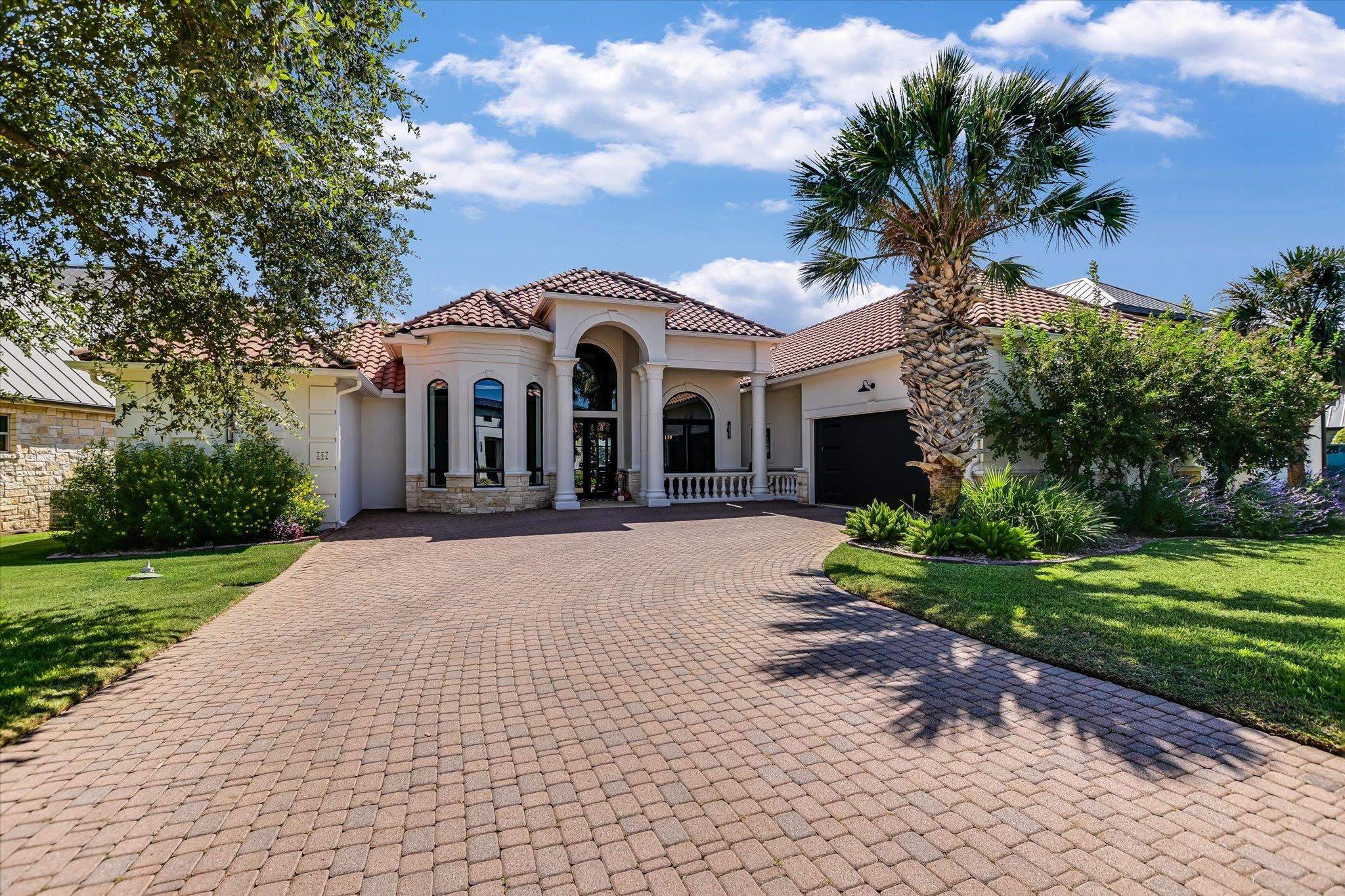 307 Wennmohs Pl., Horseshoe Bay, TX 78657