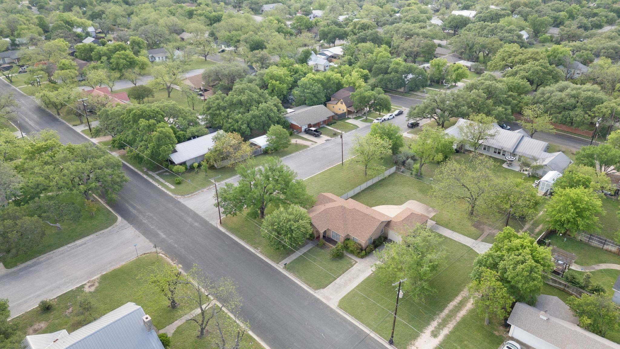 802 W 1st ST, Lampasas, TX 76550