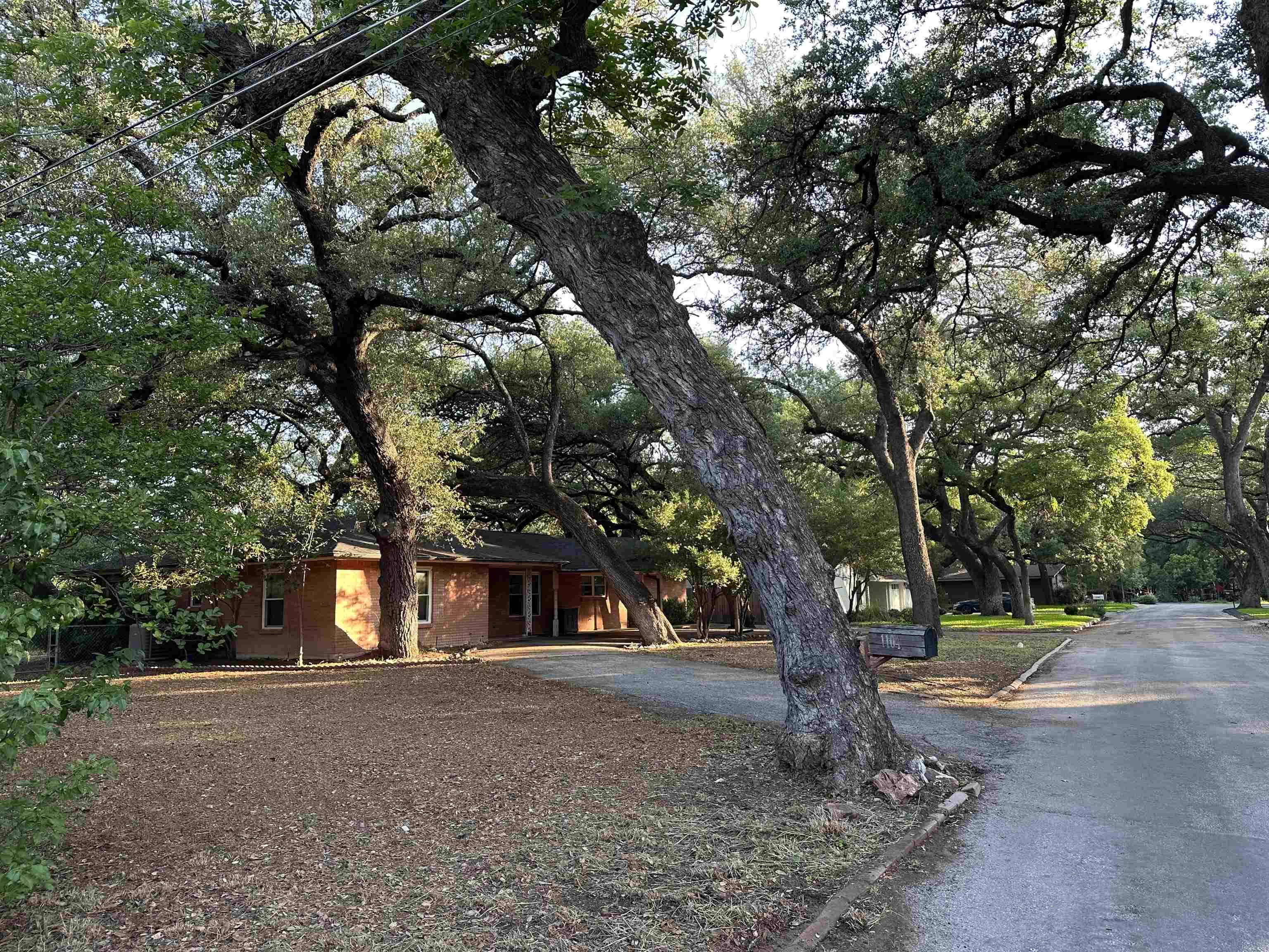 1104 Arbor LN, Marble Falls, TX 78654