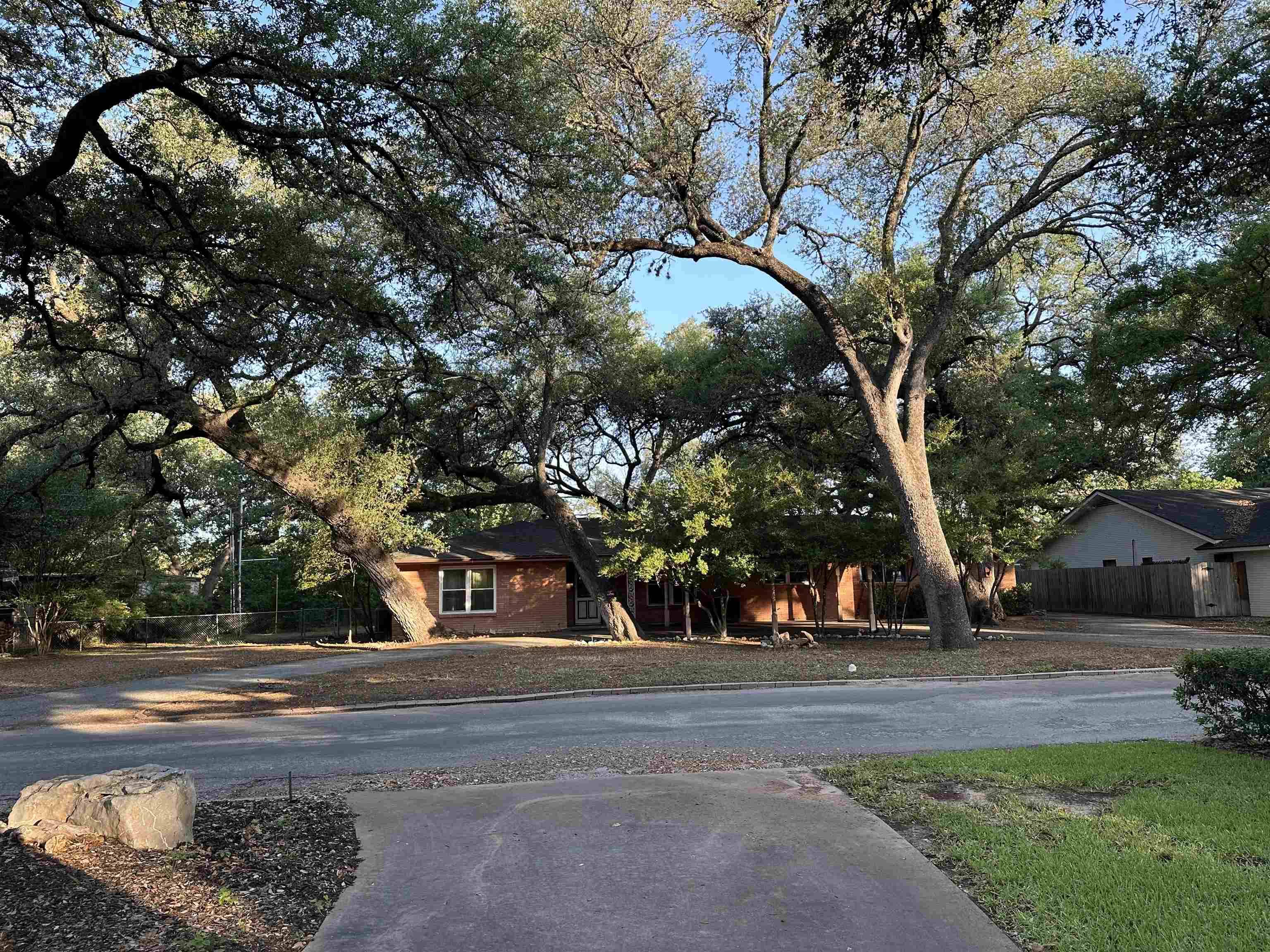 1104 Arbor LN, Marble Falls, TX 78654